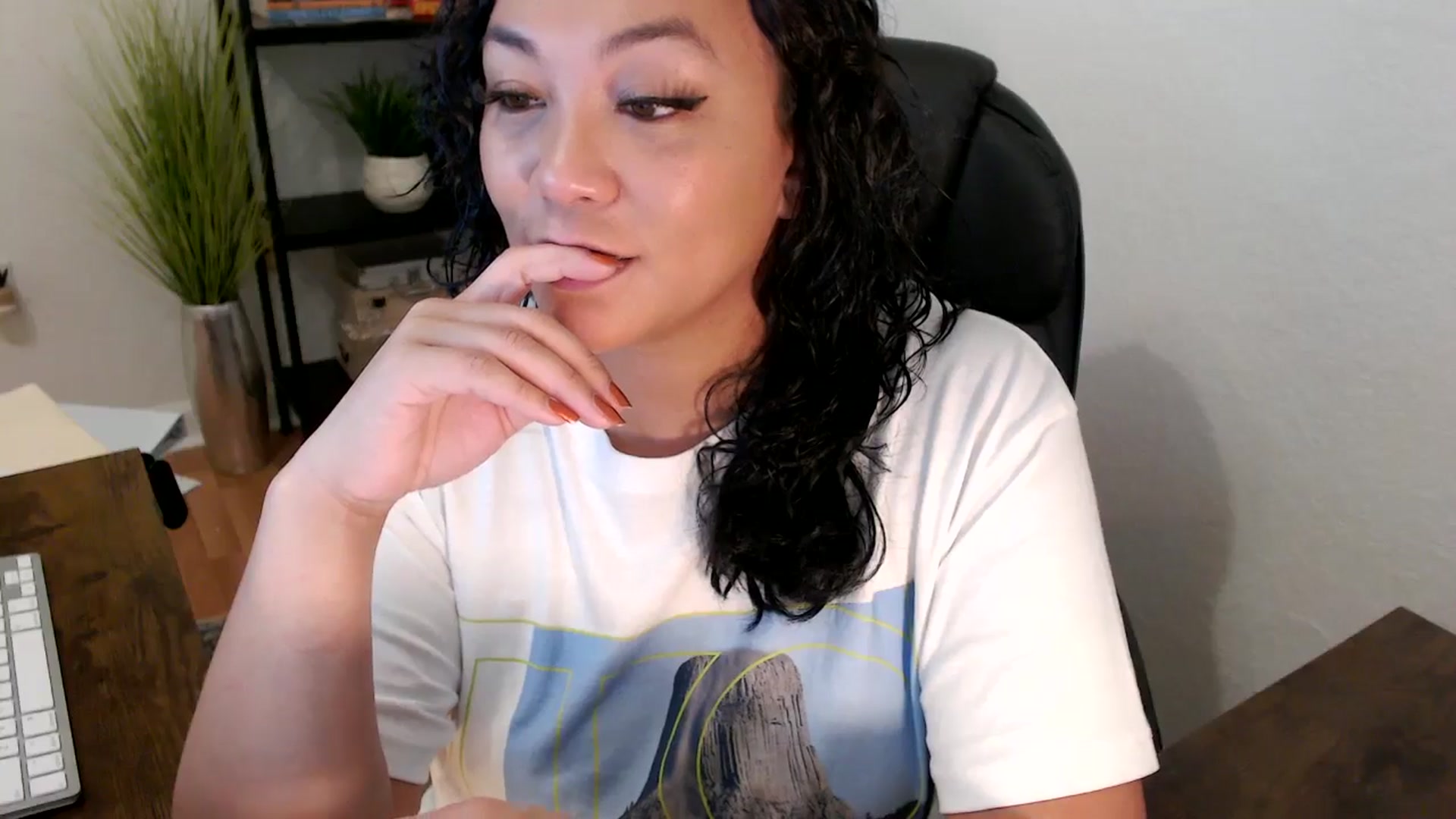 Gallery image thumbnail from MickaylaMinx's myfreecams stream on, 12/04/2024, 16:23 image 7 of 20