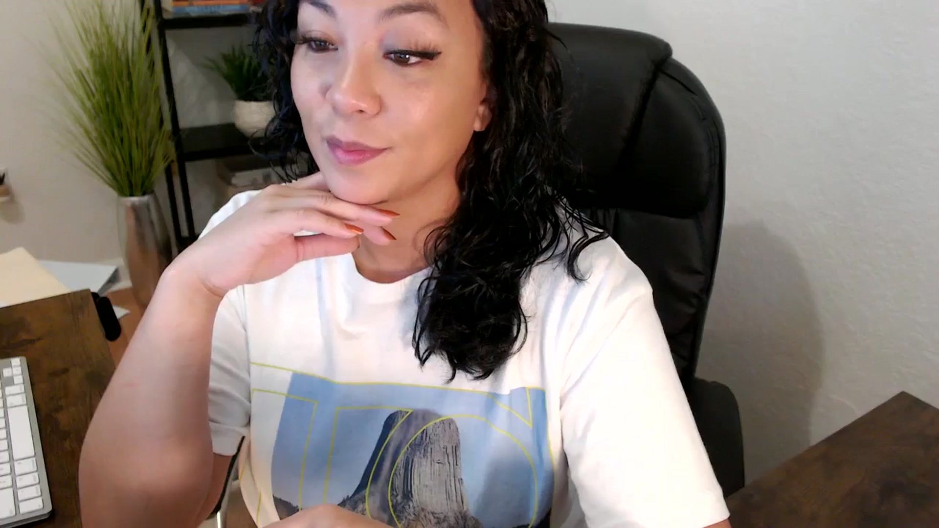Gallery image thumbnail from MickaylaMinx's myfreecams stream on, 12/04/2024, 16:23 image 8 of 20