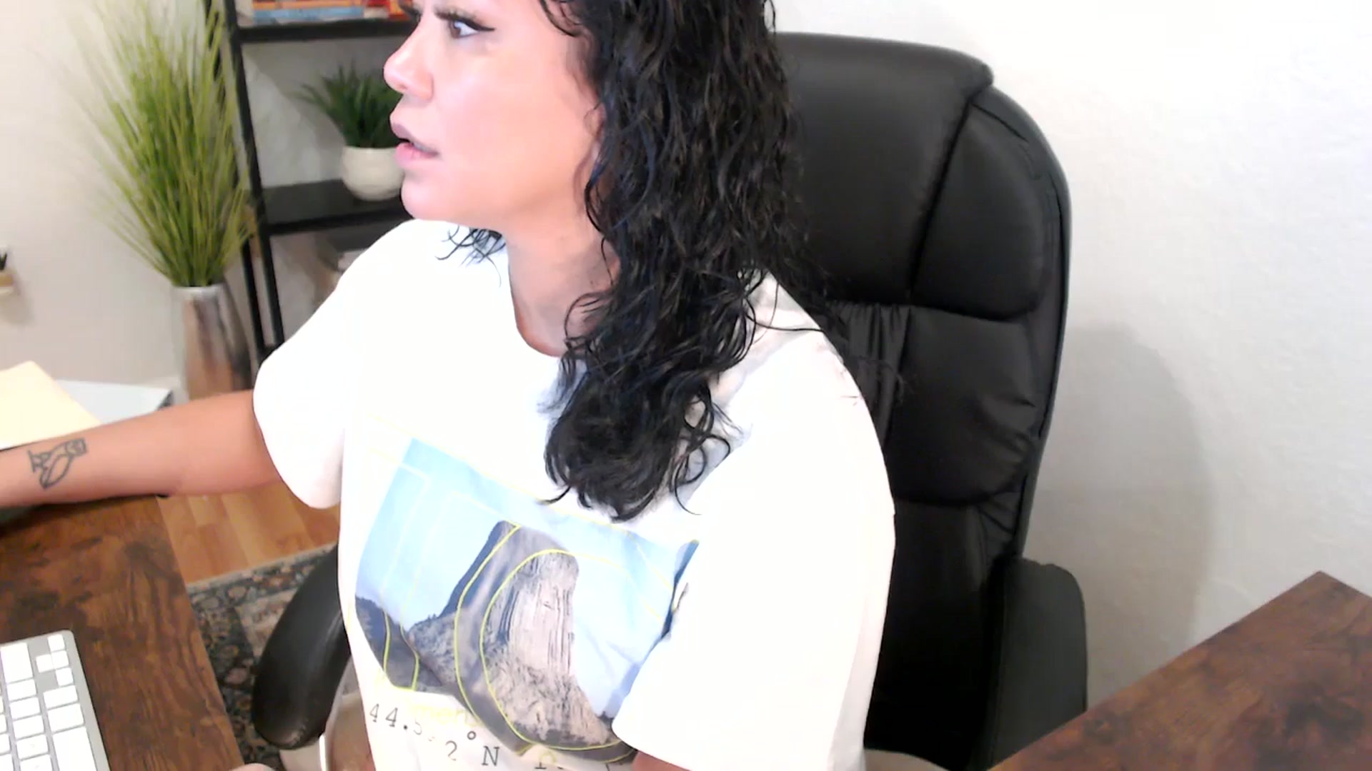 Gallery image thumbnail from MickaylaMinx's myfreecams stream on, 12/04/2024, 16:23 image 18 of 20
