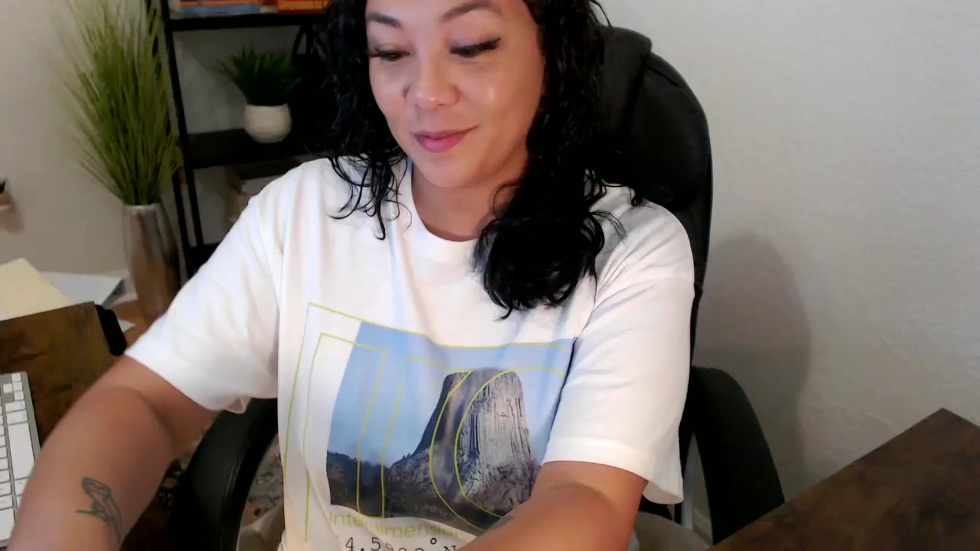 Gallery image thumbnail from MickaylaMinx's myfreecams stream on, 12/04/2024, 16:23 image 14 of 20