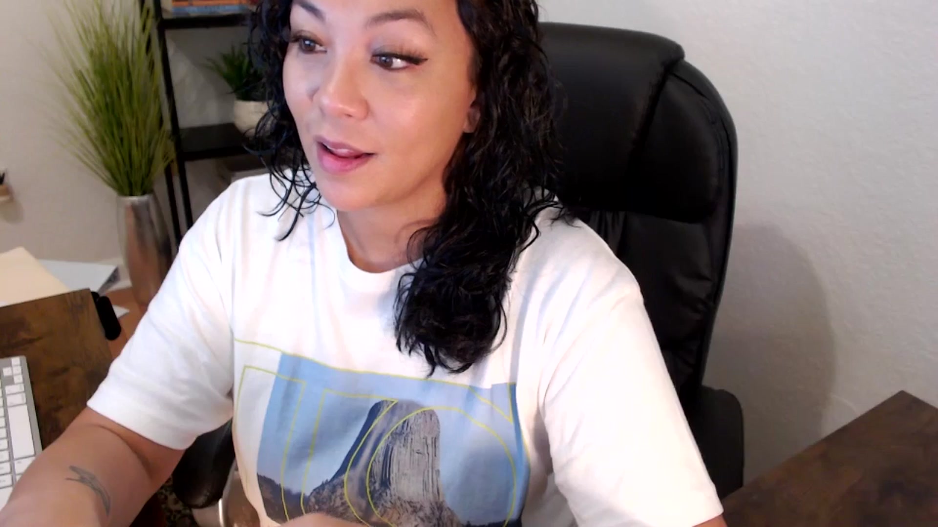 Gallery image thumbnail from MickaylaMinx's myfreecams stream on, 12/04/2024, 16:23 image 9 of 20