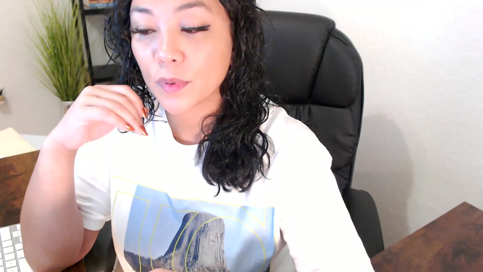 Gallery image thumbnail from MickaylaMinx's myfreecams stream on, 12/04/2024, 16:23 image 20 of 20