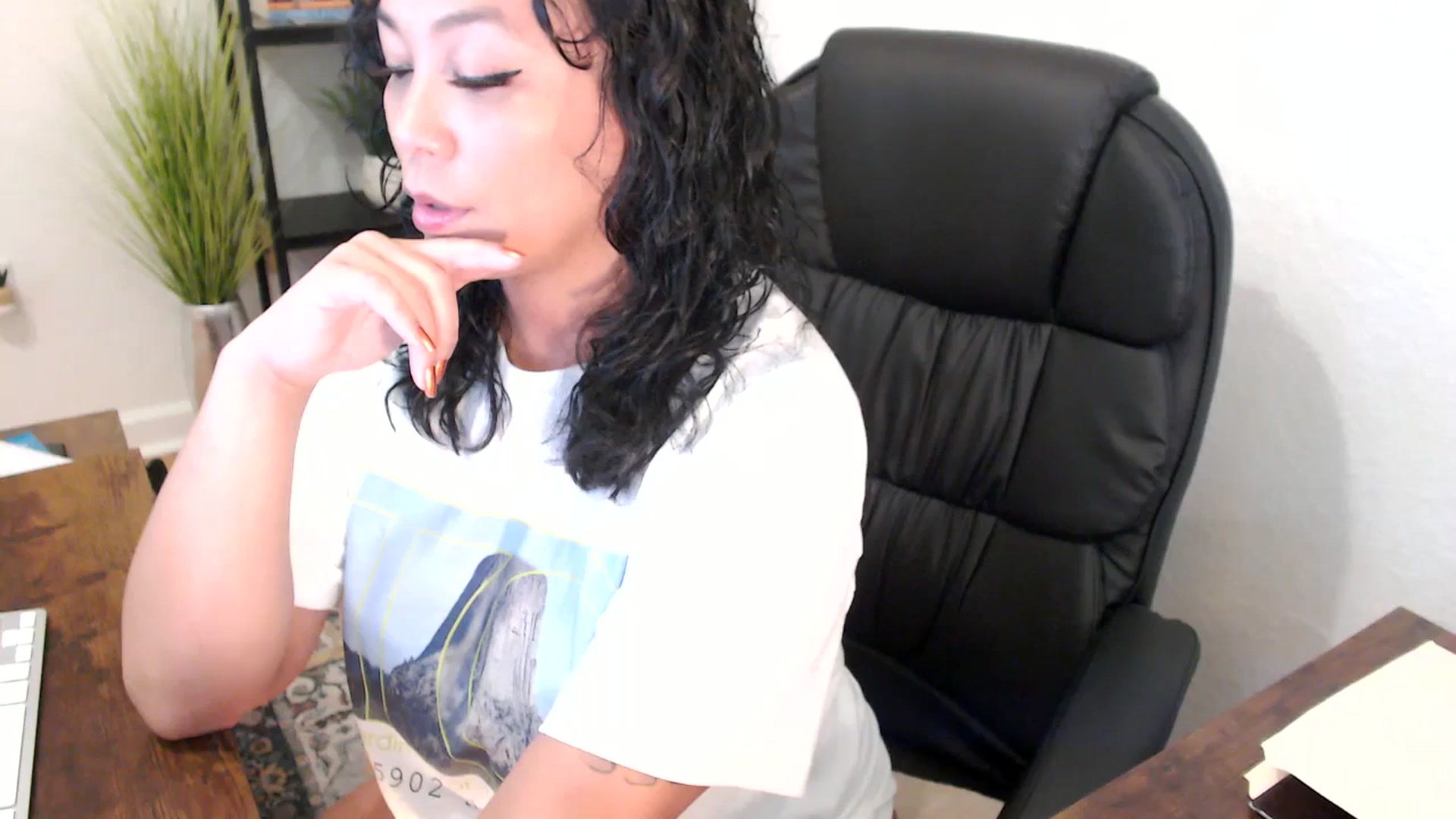 Gallery image thumbnail from MickaylaMinx's myfreecams stream on, 12/04/2024, 16:53 image 12 of 20