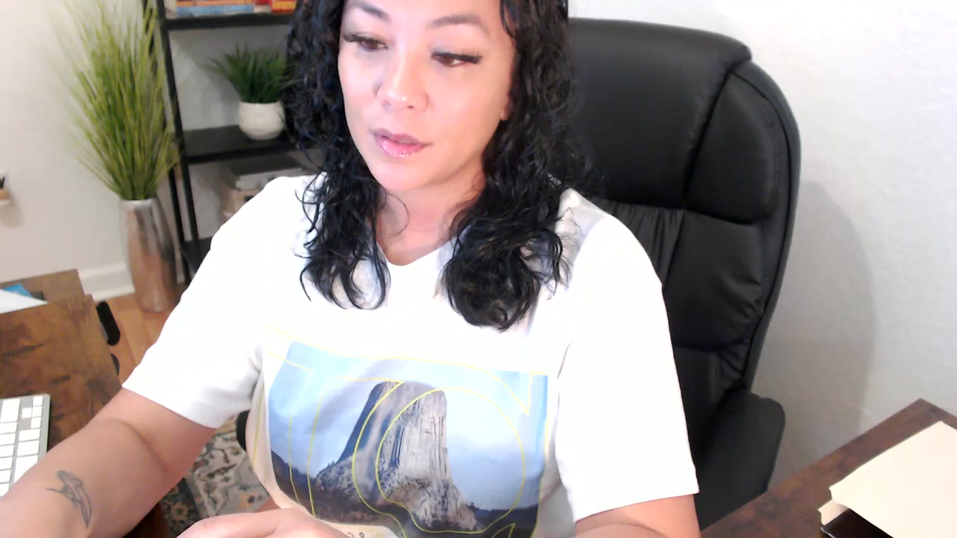 Gallery image thumbnail from MickaylaMinx's myfreecams stream on, 12/04/2024, 16:53 image 18 of 20