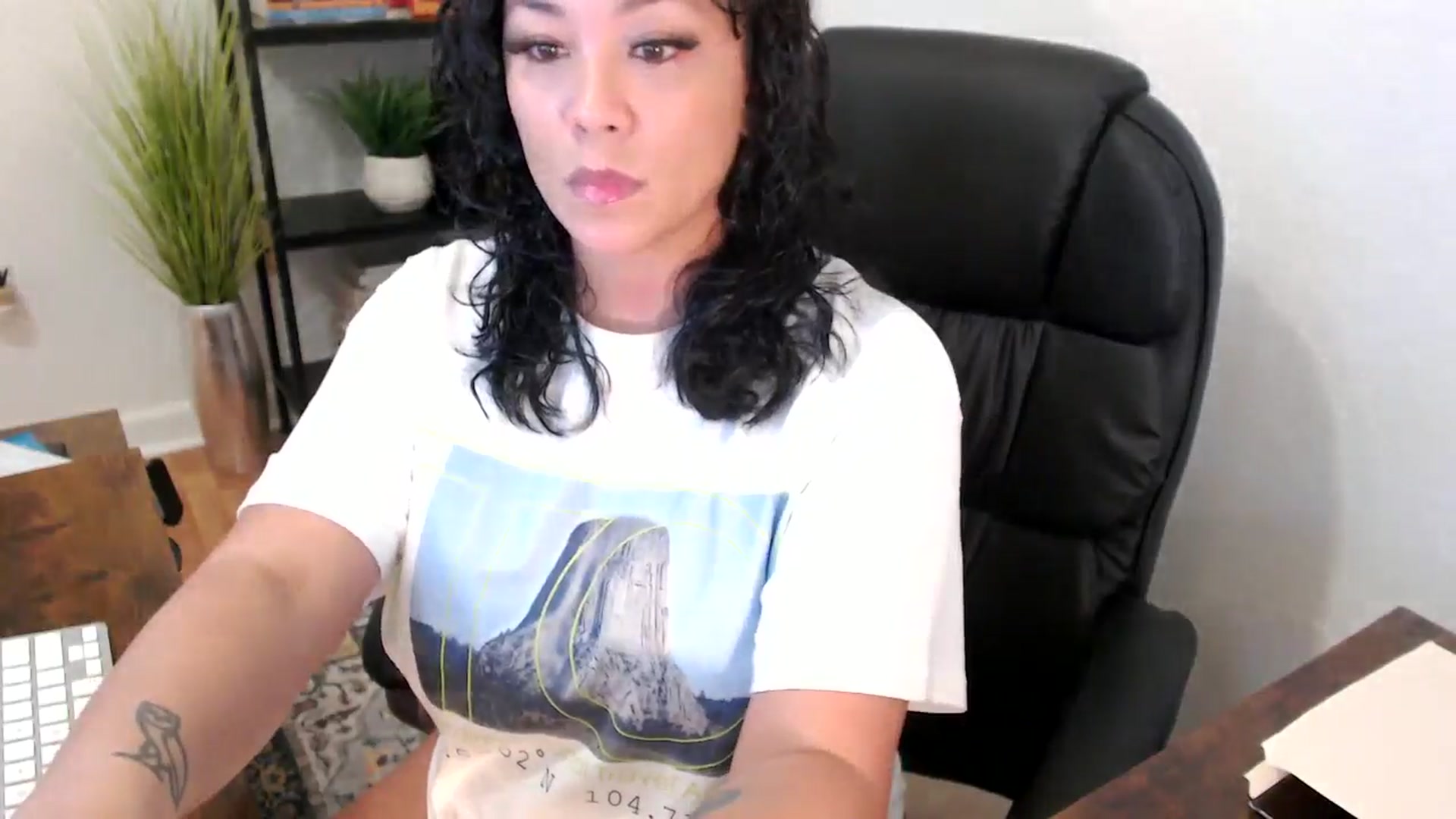 Gallery image thumbnail from MickaylaMinx's myfreecams stream on, 12/04/2024, 16:53 image 14 of 20