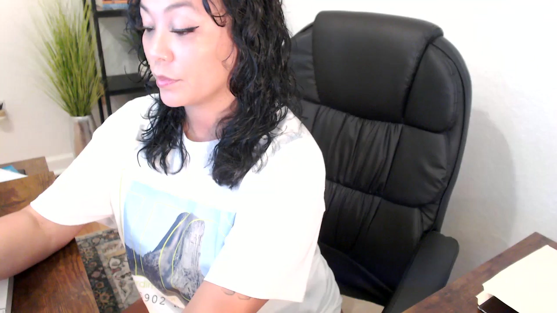 Gallery image thumbnail from MickaylaMinx's myfreecams stream on, 12/04/2024, 16:53 image 11 of 20