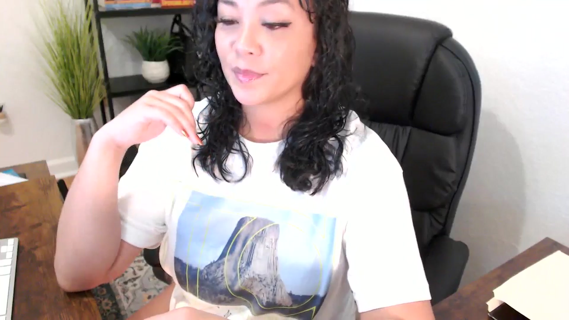 Gallery image thumbnail from MickaylaMinx's myfreecams stream on, 12/04/2024, 16:53 image 9 of 20