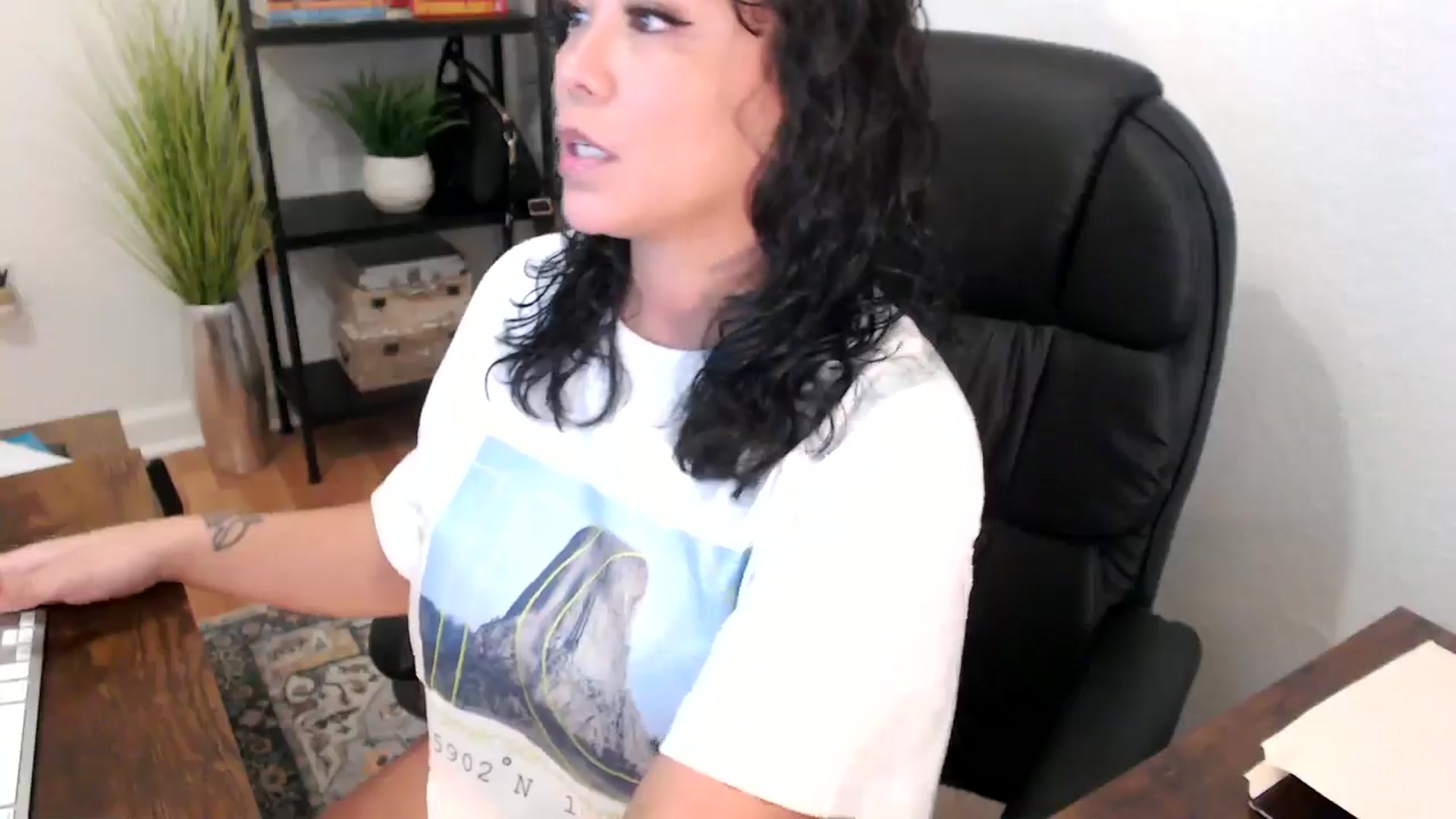 Gallery image thumbnail from MickaylaMinx's myfreecams stream on, 12/04/2024, 16:53 image 10 of 20