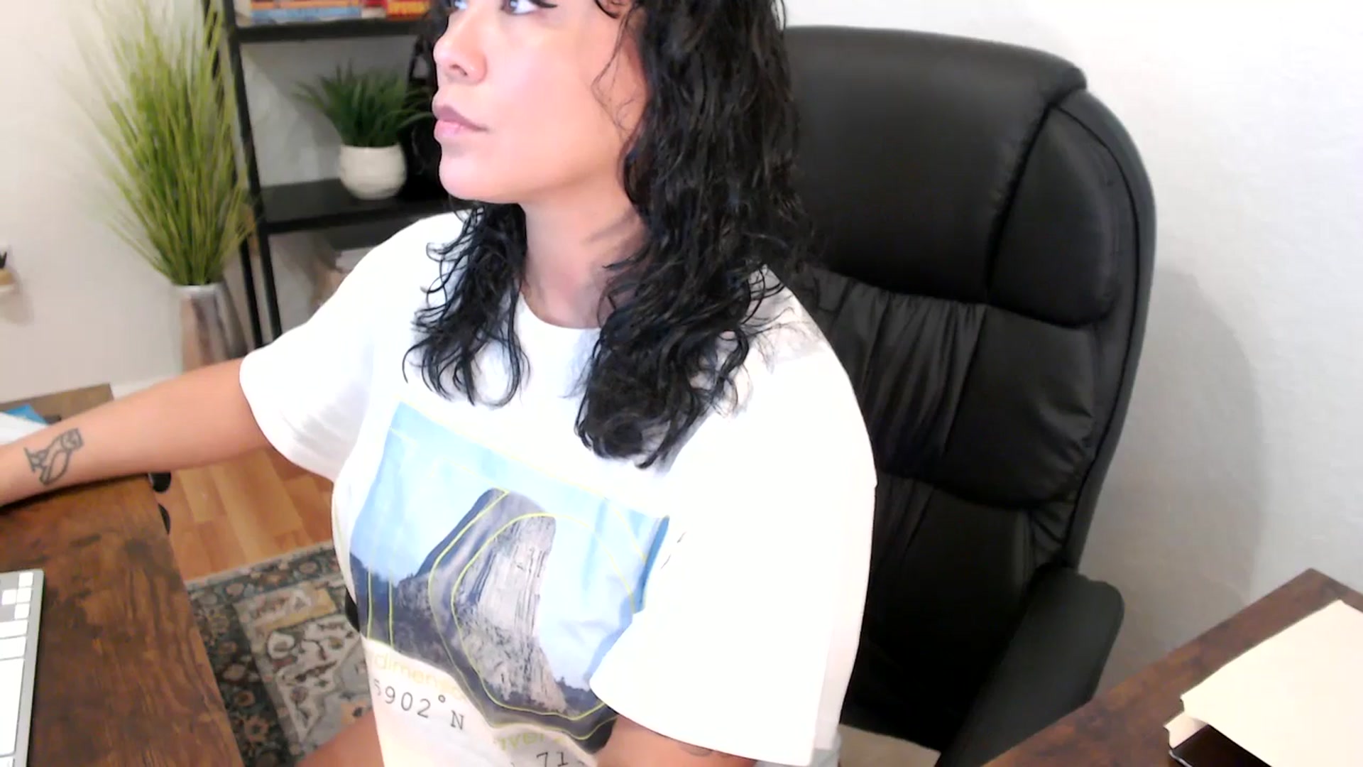Gallery image thumbnail from MickaylaMinx's myfreecams stream on, 12/04/2024, 16:53 image 13 of 20