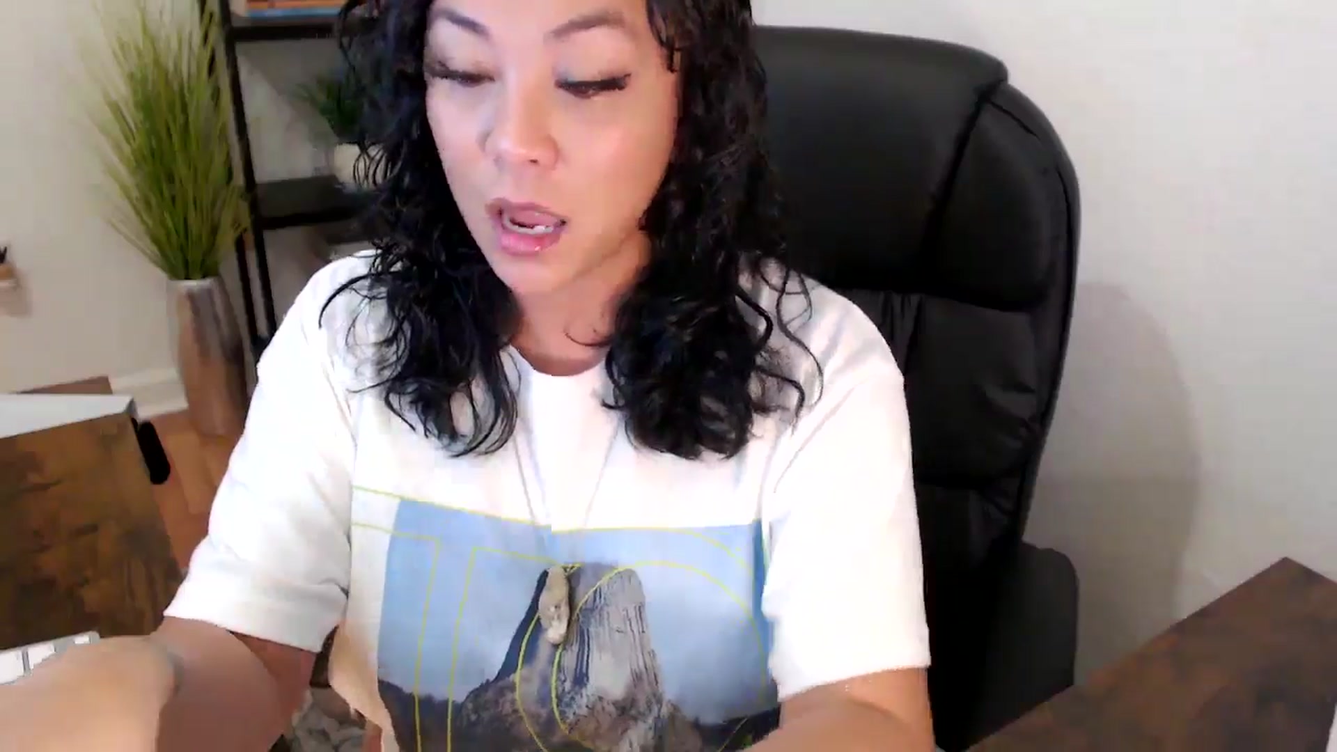 Gallery image thumbnail from MickaylaMinx's myfreecams stream on, 12/04/2024, 17:33 image 3 of 20