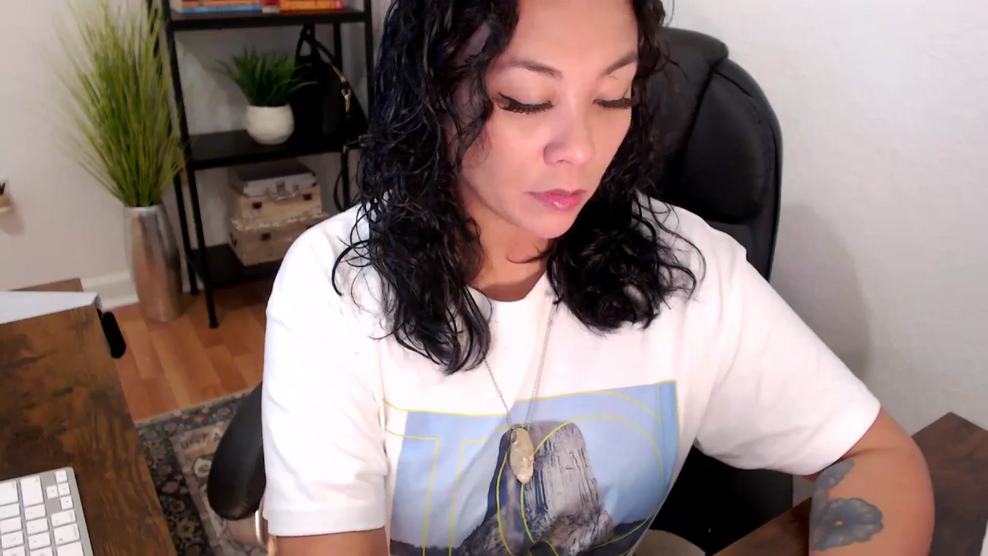 Gallery image thumbnail from MickaylaMinx's myfreecams stream on, 12/04/2024, 17:33 image 2 of 20