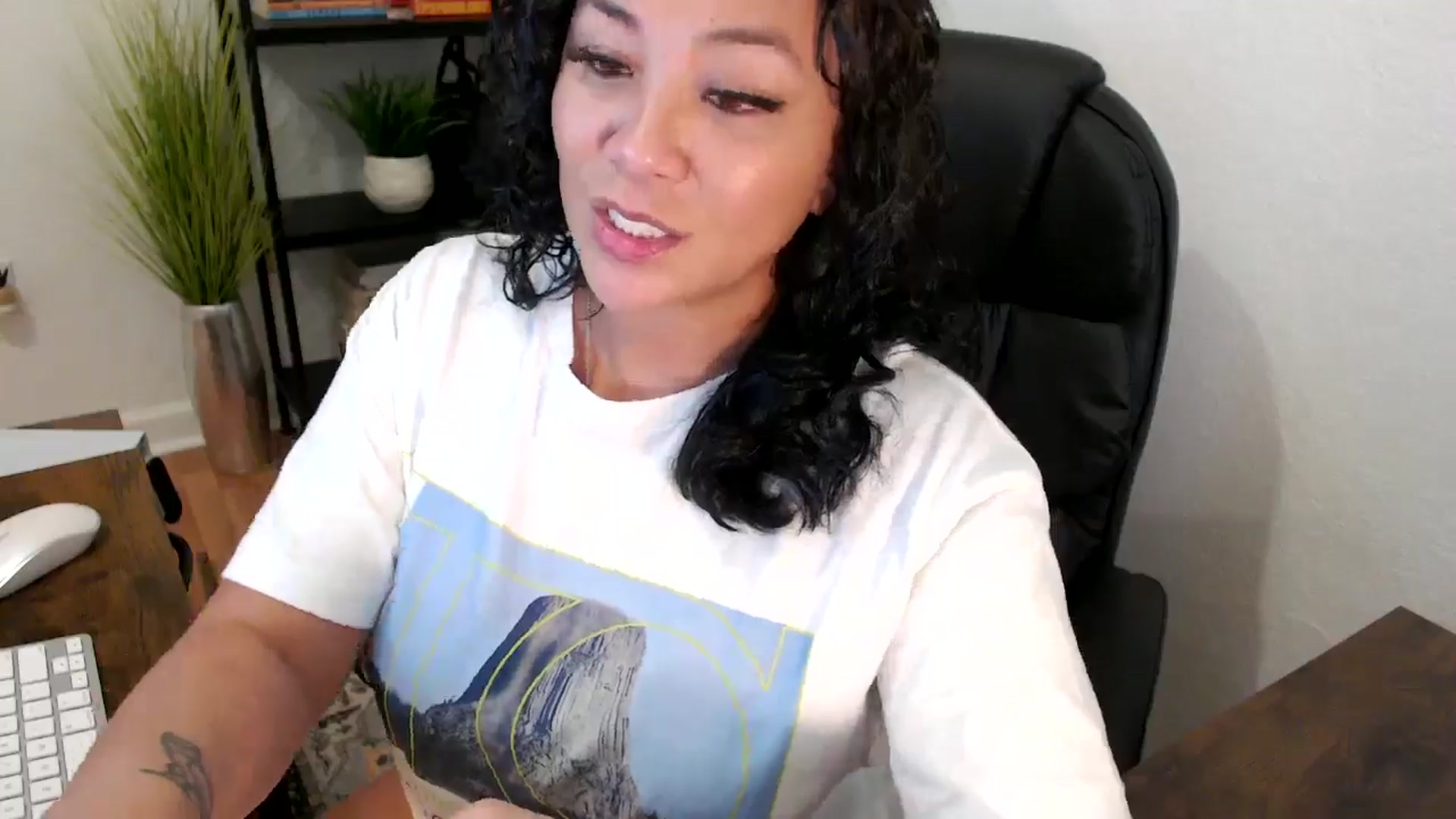 Gallery image thumbnail from MickaylaMinx's myfreecams stream on, 12/04/2024, 18:02 image 19 of 20