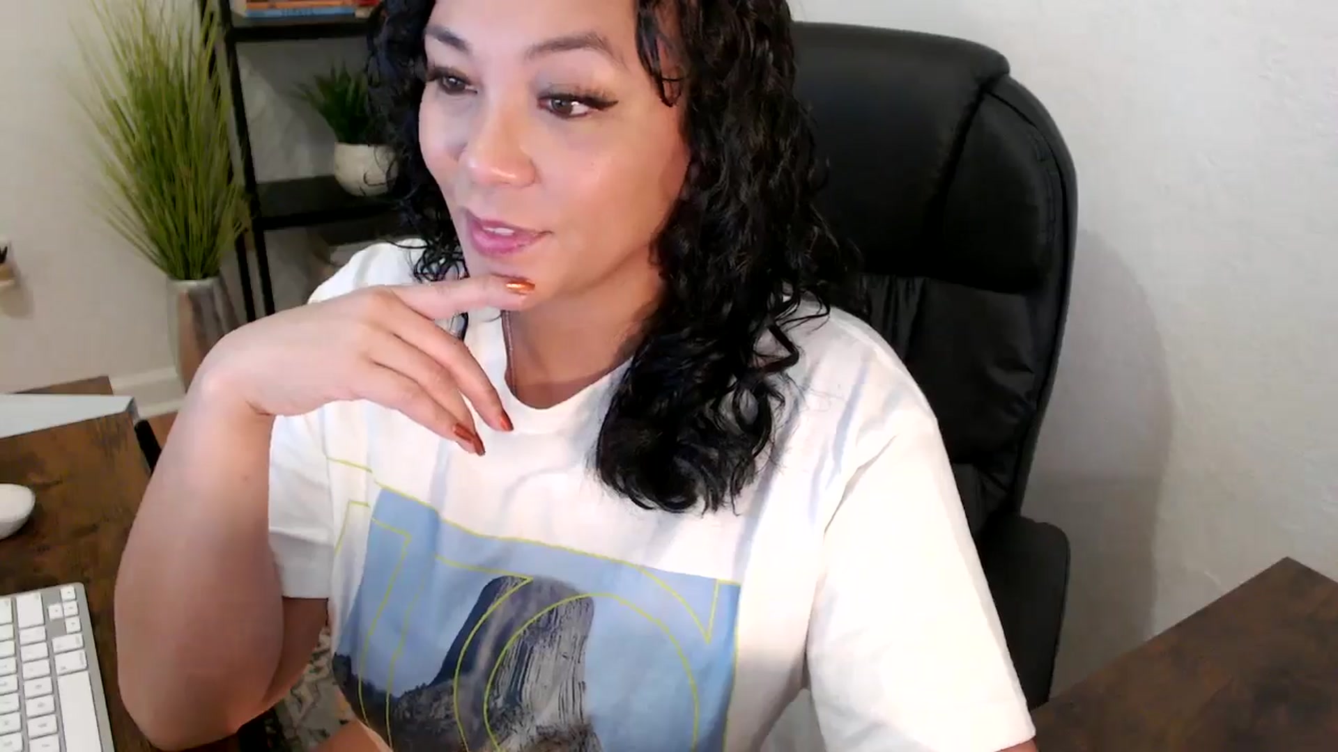Gallery image thumbnail from MickaylaMinx's myfreecams stream on, 12/04/2024, 18:02 image 20 of 20