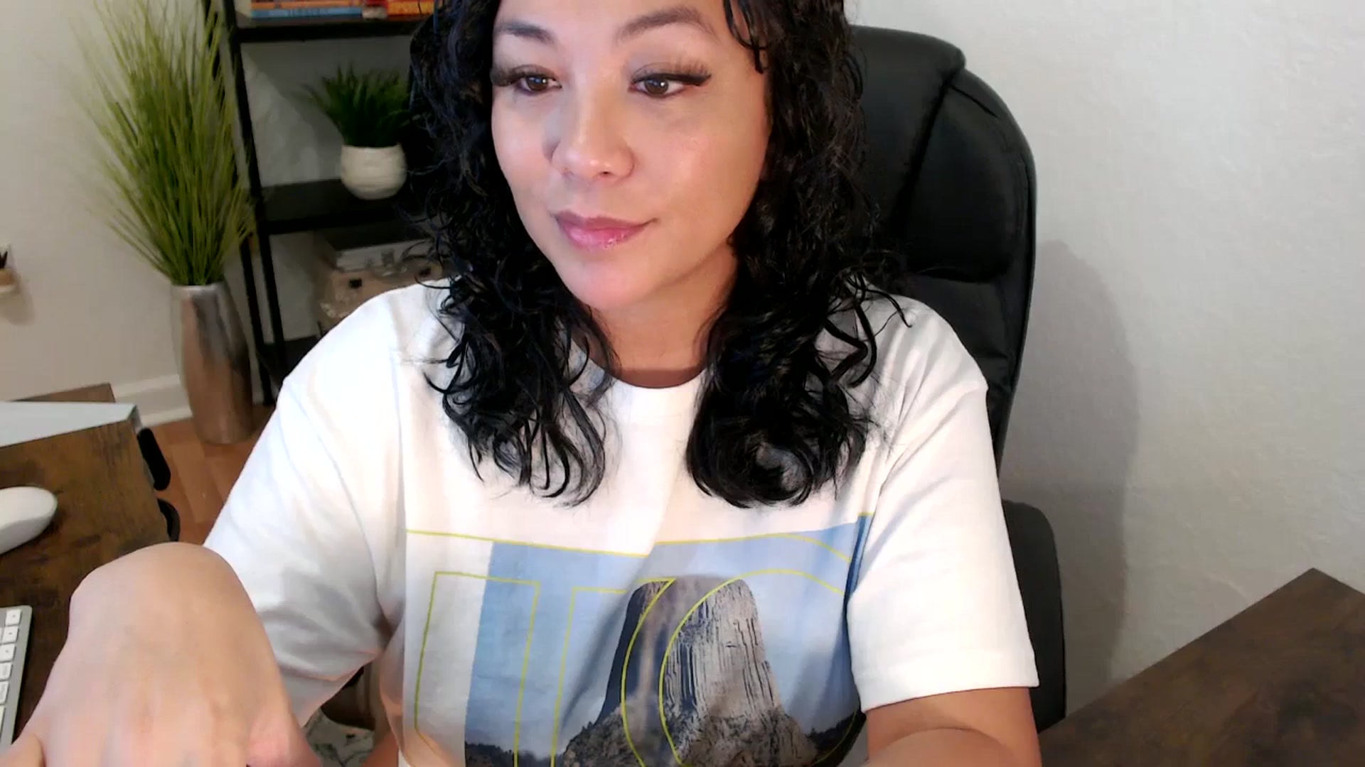 Gallery image thumbnail from MickaylaMinx's myfreecams stream on, 12/04/2024, 18:02 image 6 of 20