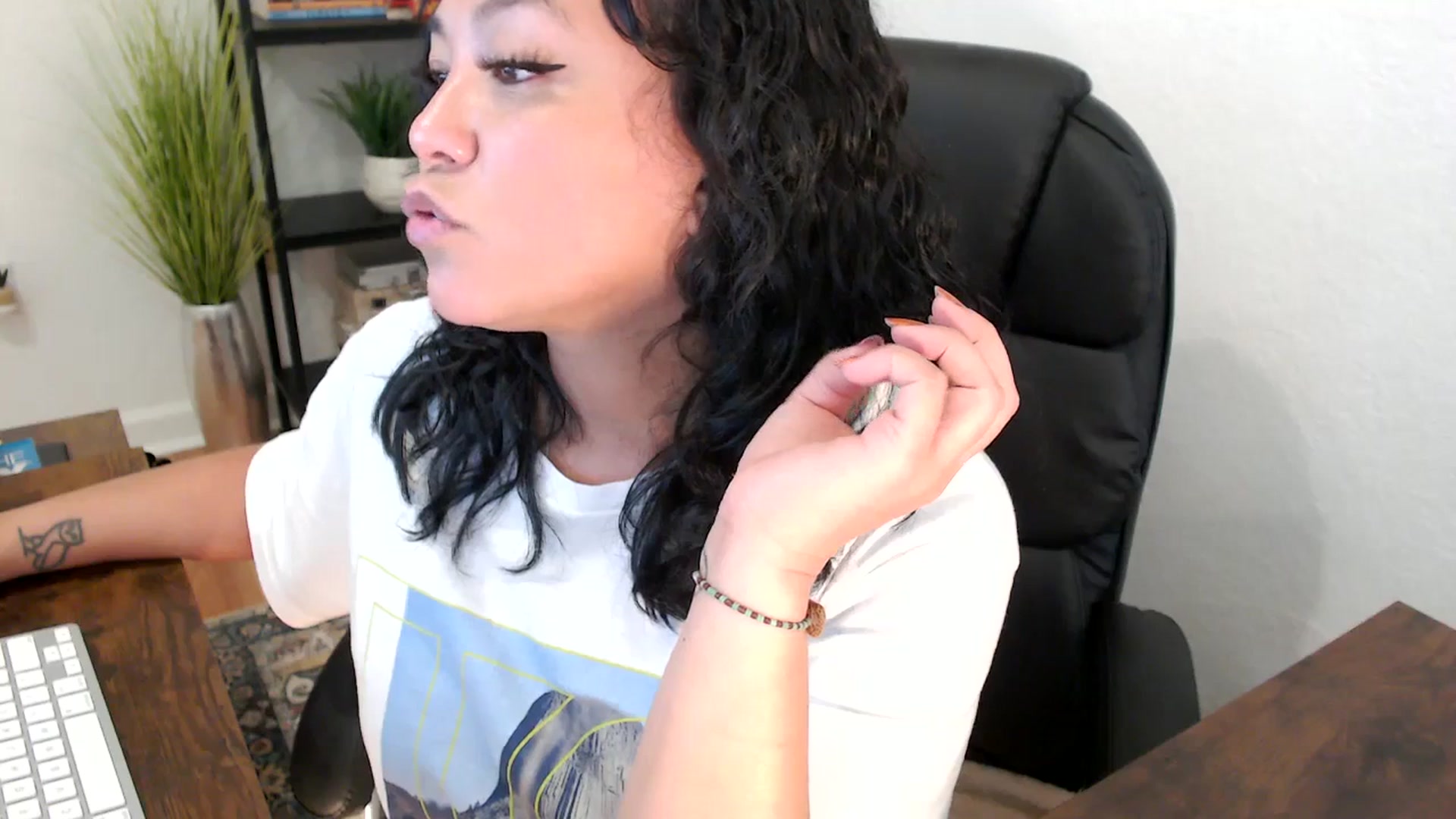 Gallery image thumbnail from MickaylaMinx's myfreecams stream on, 12/04/2024, 19:59 image 15 of 20