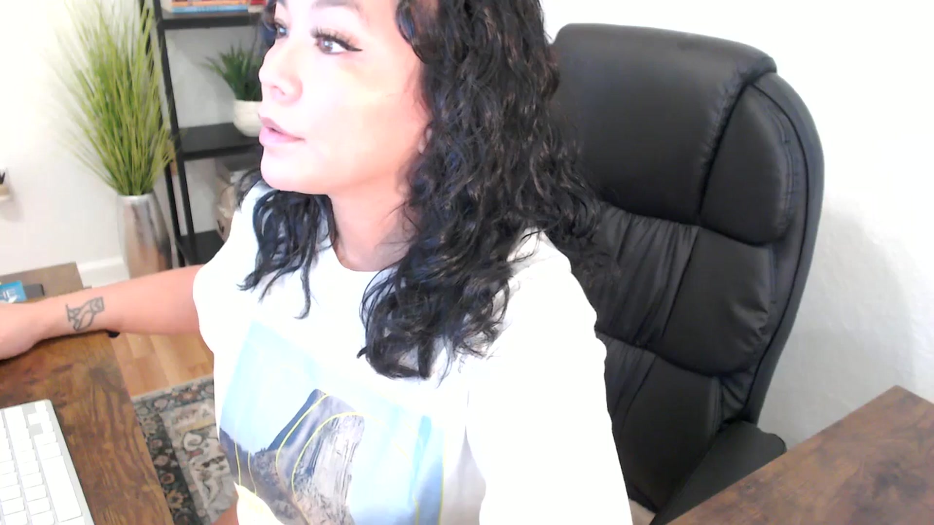 Gallery image thumbnail from MickaylaMinx's myfreecams stream on, 12/04/2024, 19:59 image 4 of 20