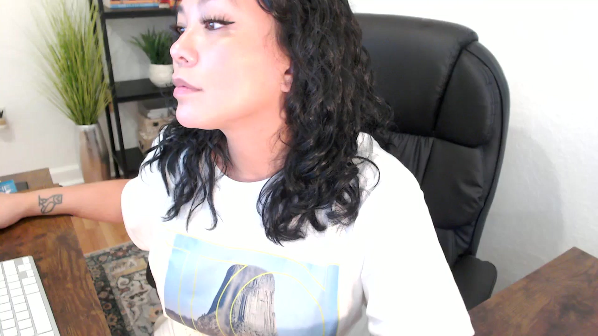 Gallery image thumbnail from MickaylaMinx's myfreecams stream on, 12/04/2024, 19:59 image 11 of 20