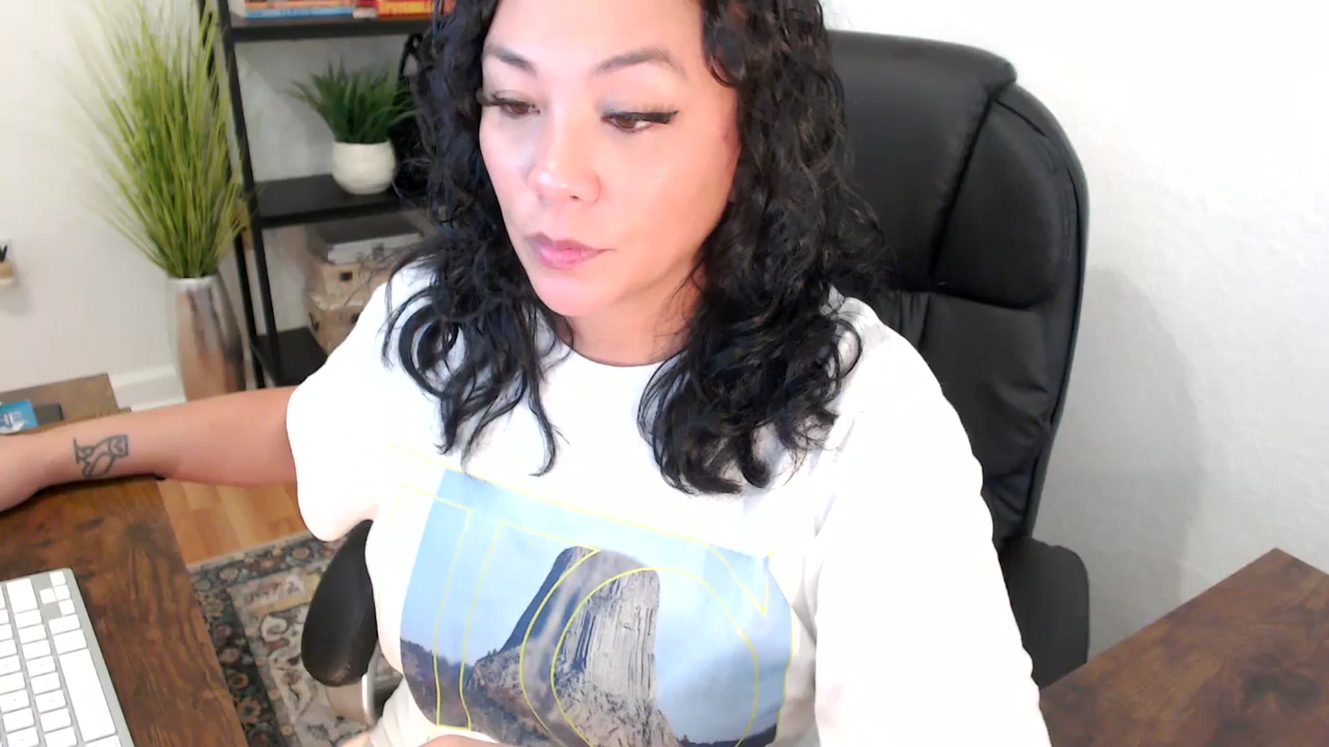 Gallery image thumbnail from MickaylaMinx's myfreecams stream on, 12/04/2024, 19:59 image 5 of 20