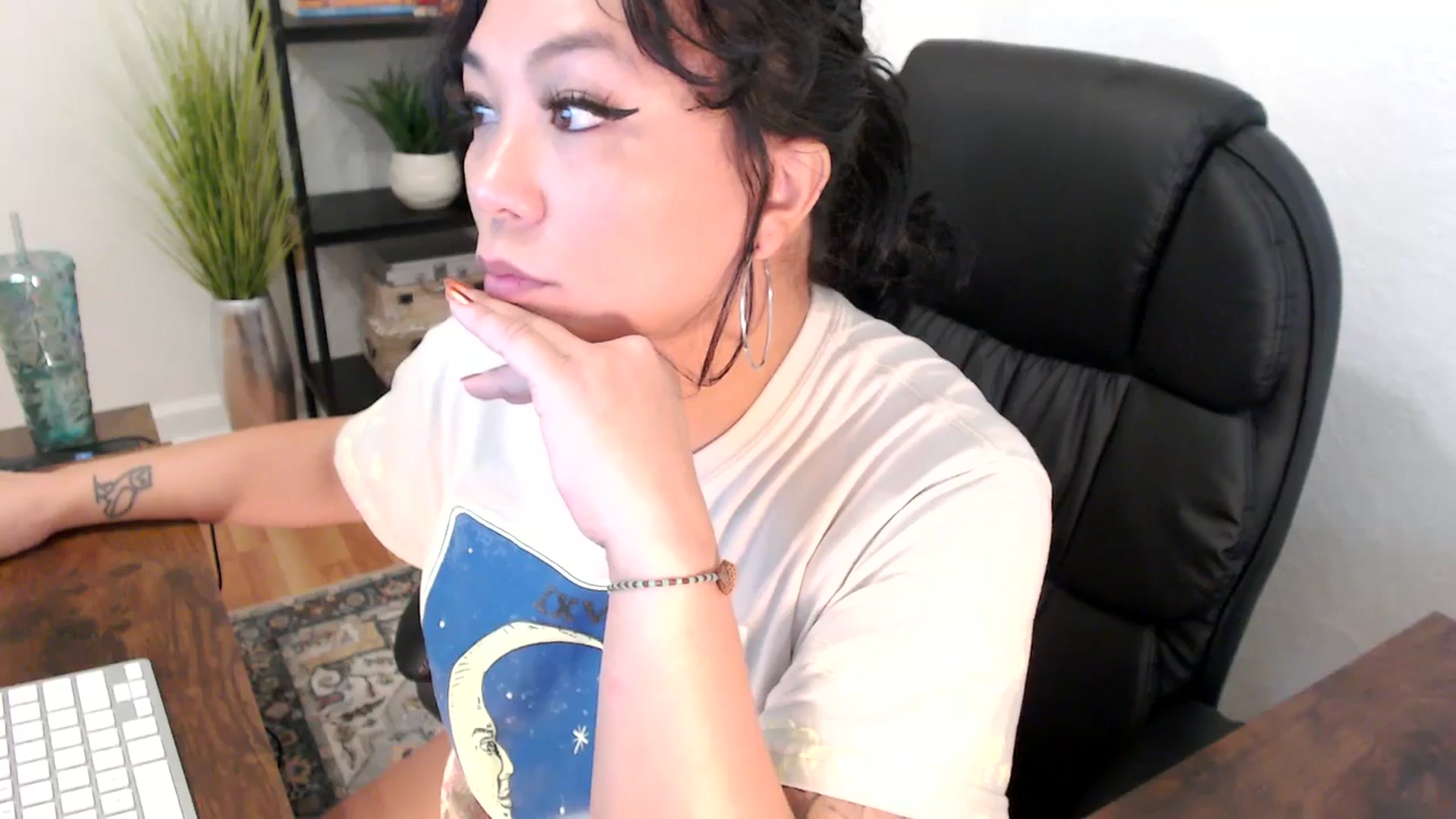Gallery image thumbnail from MickaylaMinx's myfreecams stream on, 12/05/2024, 16:18 image 12 of 20