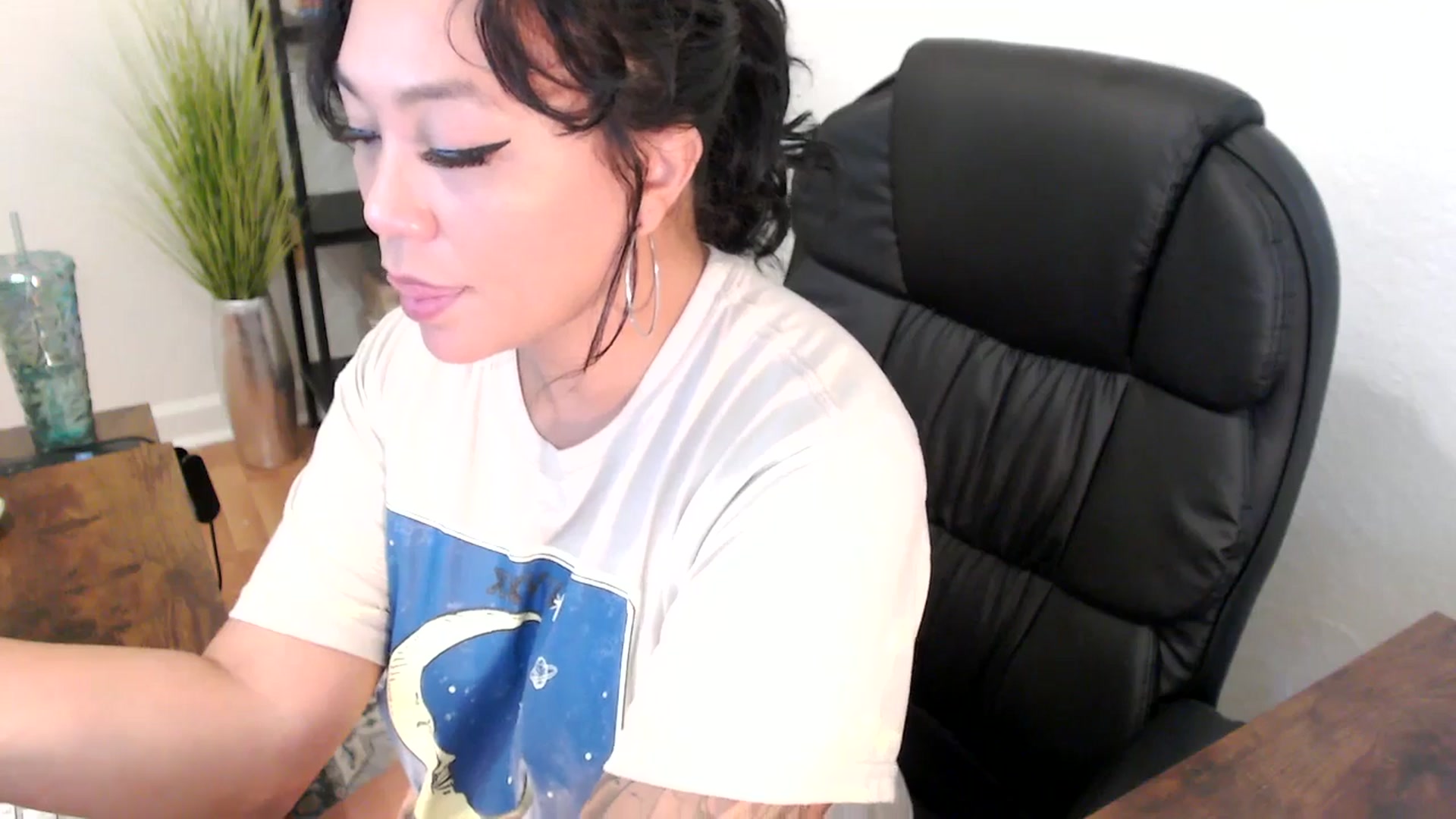 Gallery image thumbnail from MickaylaMinx's myfreecams stream on, 12/05/2024, 16:18 image 11 of 20