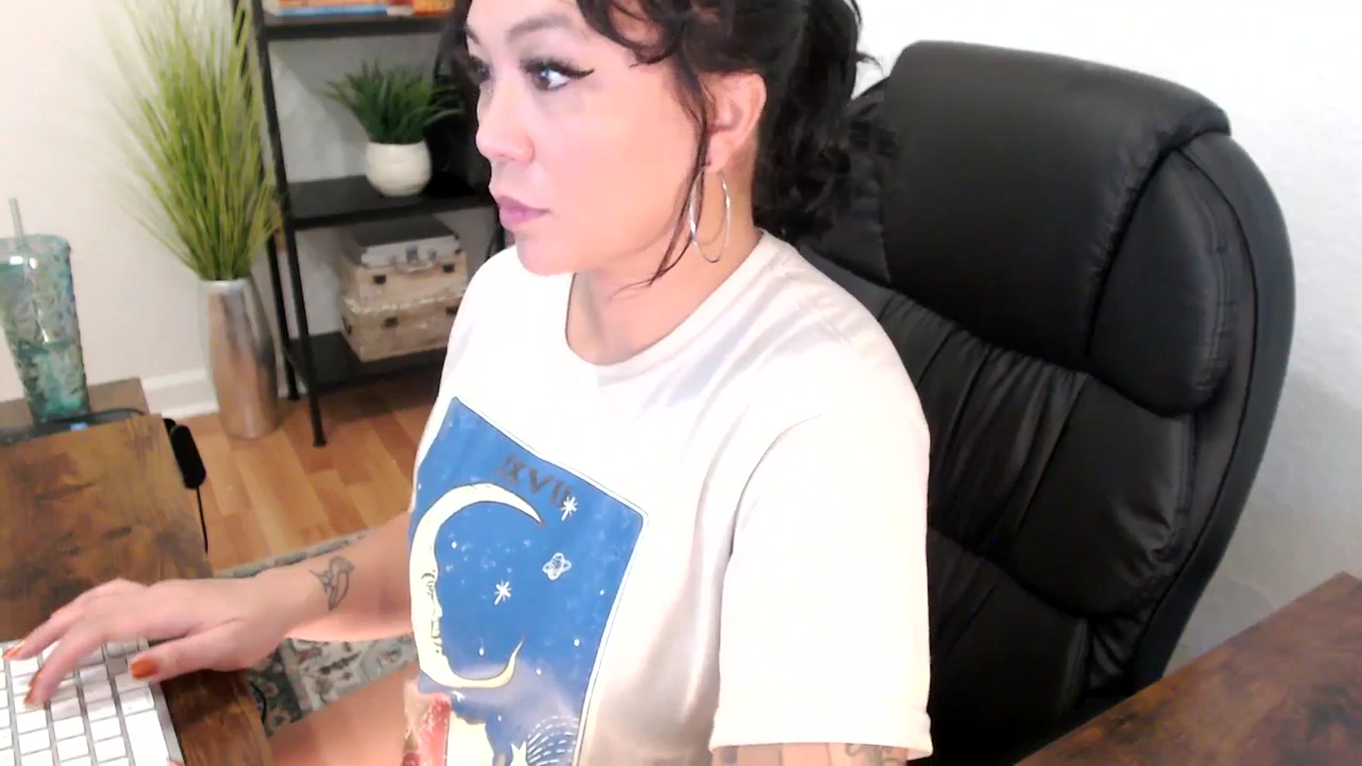 Gallery image thumbnail from MickaylaMinx's myfreecams stream on, 12/05/2024, 16:18 image 6 of 20