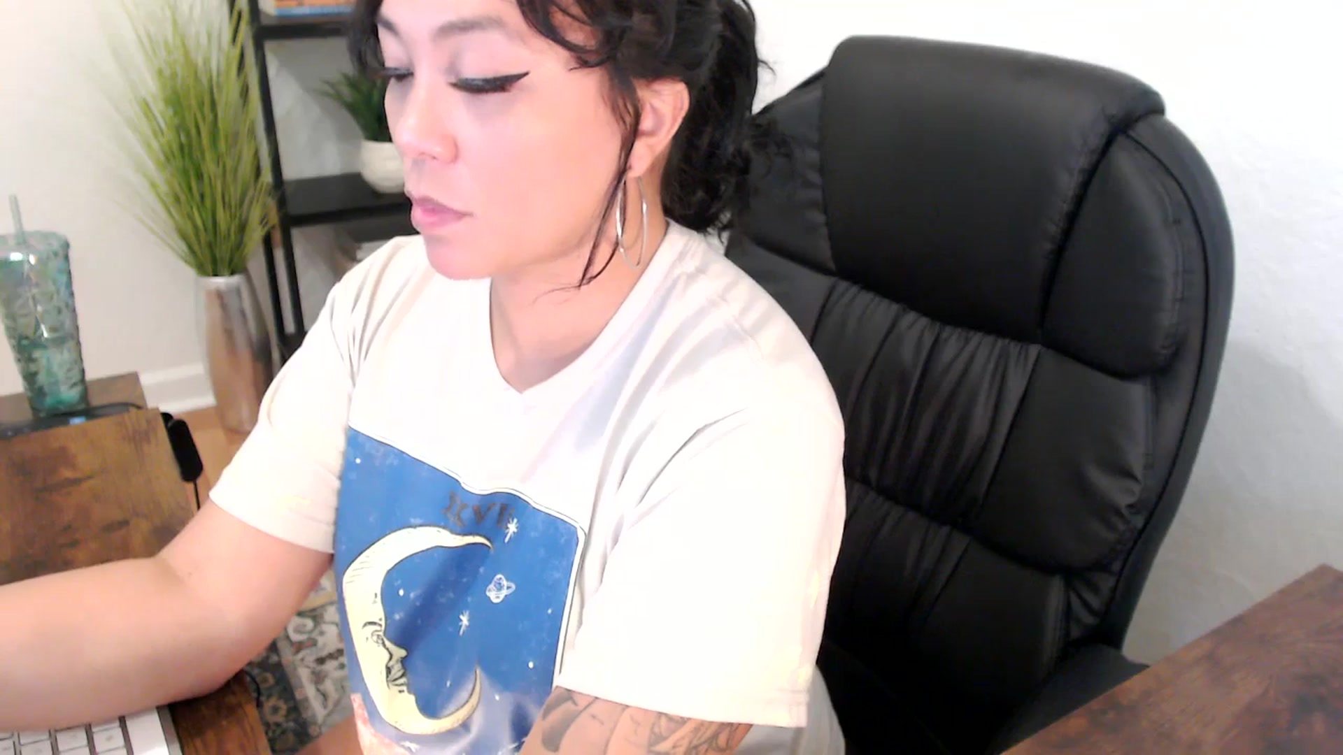 Gallery image thumbnail from MickaylaMinx's myfreecams stream on, 12/05/2024, 16:18 image 13 of 20