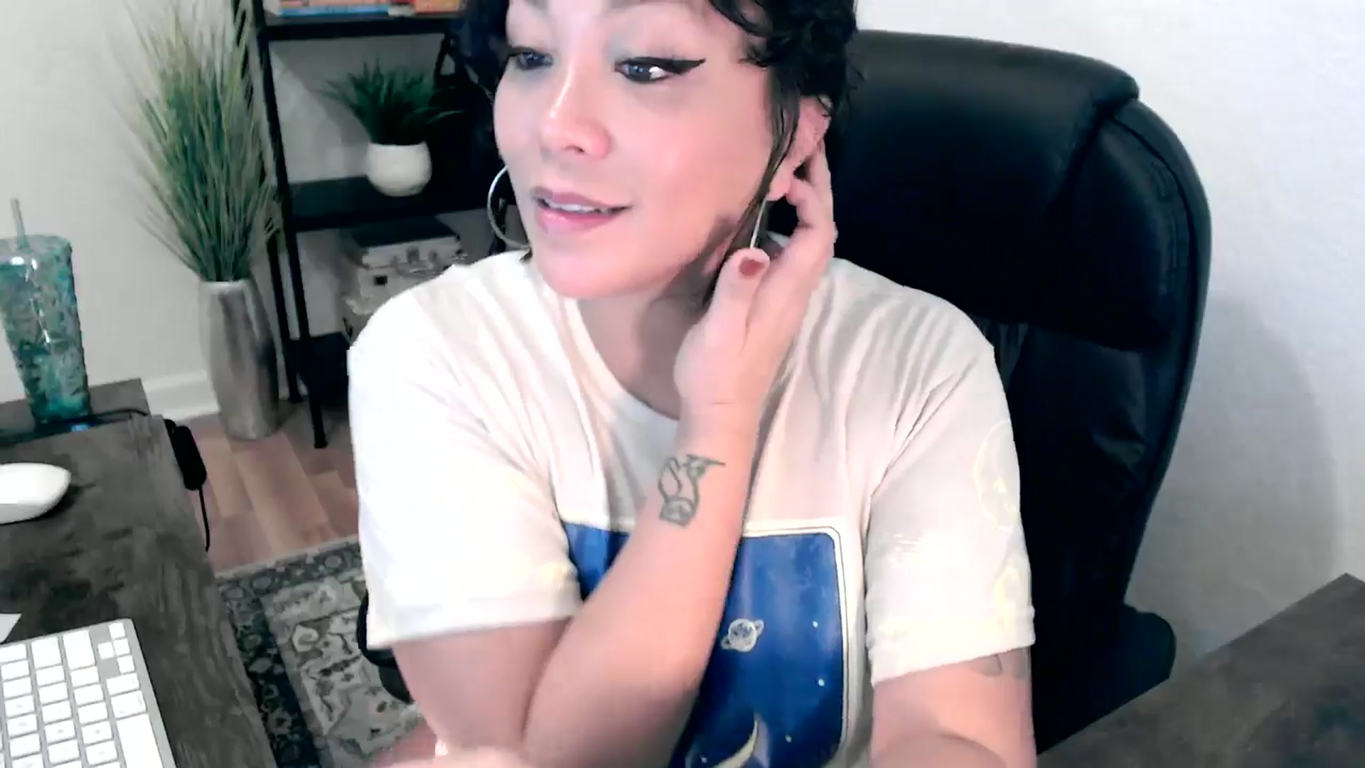 Gallery image thumbnail from MickaylaMinx's myfreecams stream on, 12/05/2024, 17:15 image 7 of 20