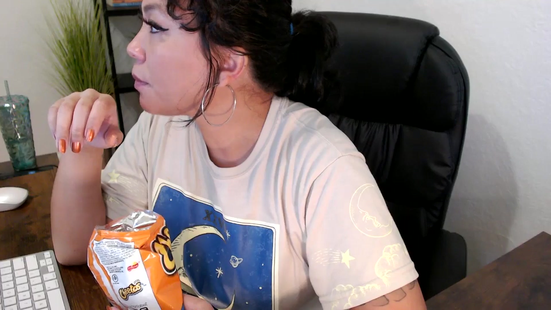 Gallery image thumbnail from MickaylaMinx's myfreecams stream on, 12/05/2024, 17:15 image 13 of 20