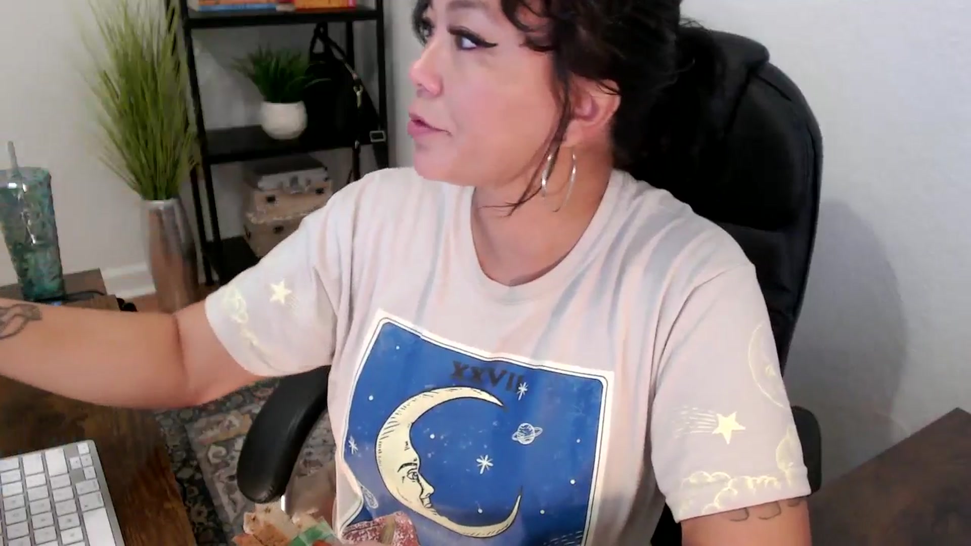 Gallery image thumbnail from MickaylaMinx's myfreecams stream on, 12/05/2024, 17:15 image 12 of 20