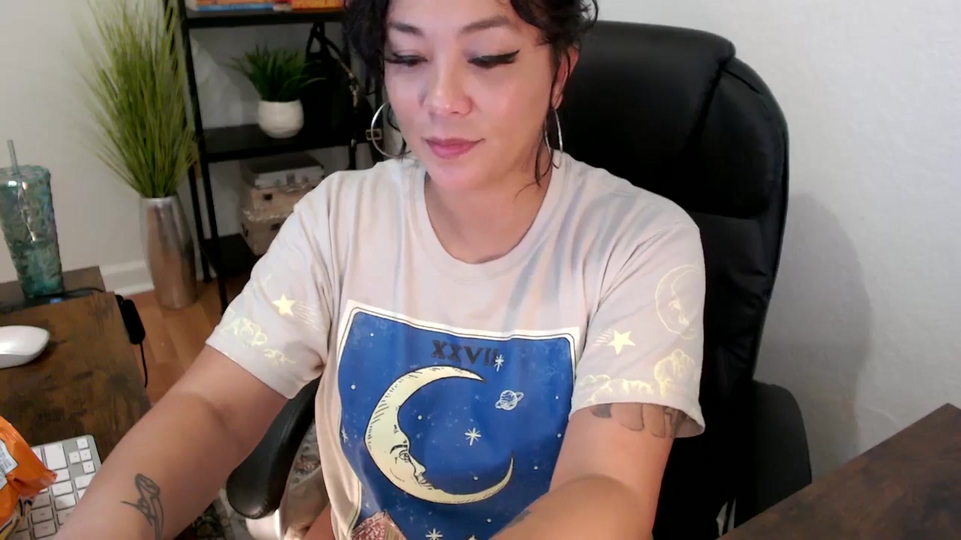 Gallery image thumbnail from MickaylaMinx's myfreecams stream on, 12/05/2024, 17:15 image 14 of 20