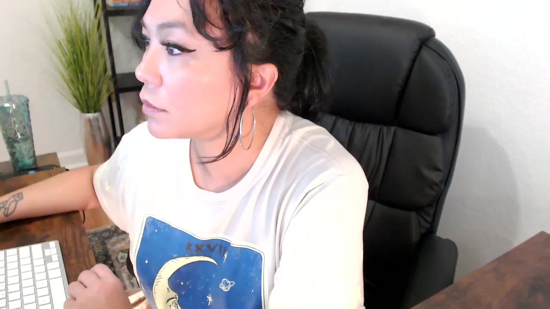 Gallery image thumbnail from MickaylaMinx's myfreecams stream on, 12/05/2024, 18:12 image 1 of 20