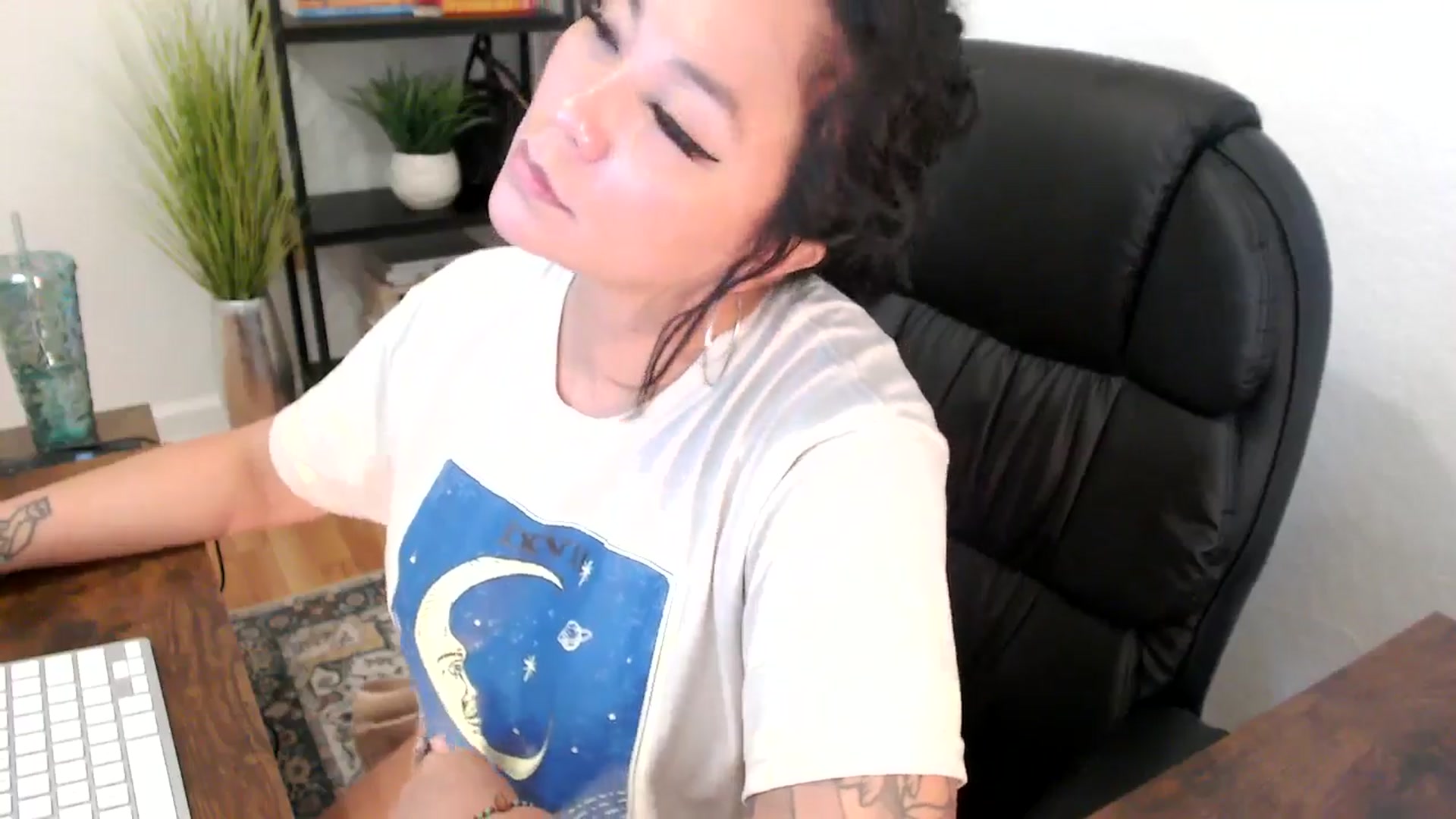 Gallery image thumbnail from MickaylaMinx's myfreecams stream on, 12/05/2024, 18:12 image 17 of 20