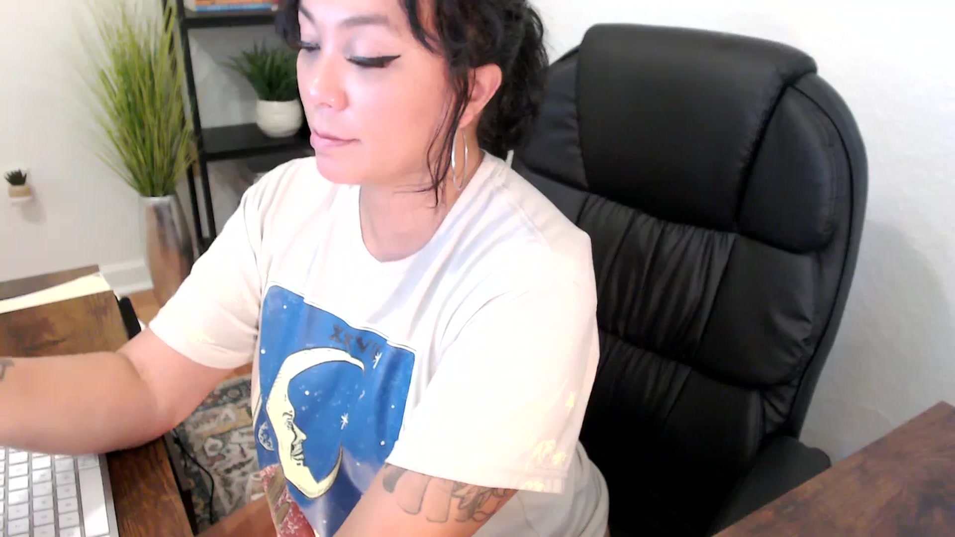 Gallery image thumbnail from MickaylaMinx's myfreecams stream on, 12/05/2024, 19:18 image 18 of 20