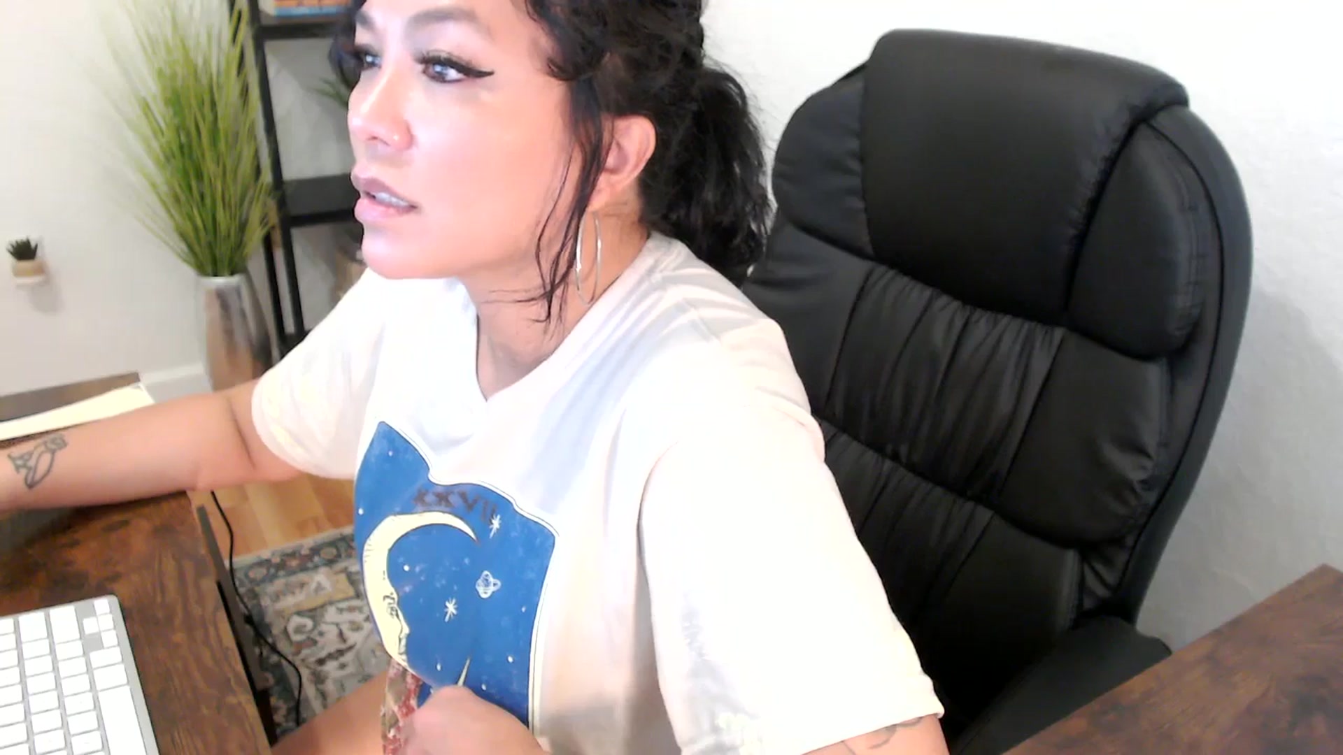 Gallery image thumbnail from MickaylaMinx's myfreecams stream on, 12/05/2024, 19:18 image 2 of 20
