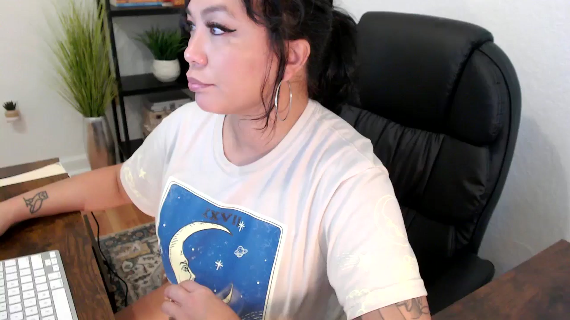 Gallery image thumbnail from MickaylaMinx's myfreecams stream on, 12/05/2024, 19:18 image 12 of 20