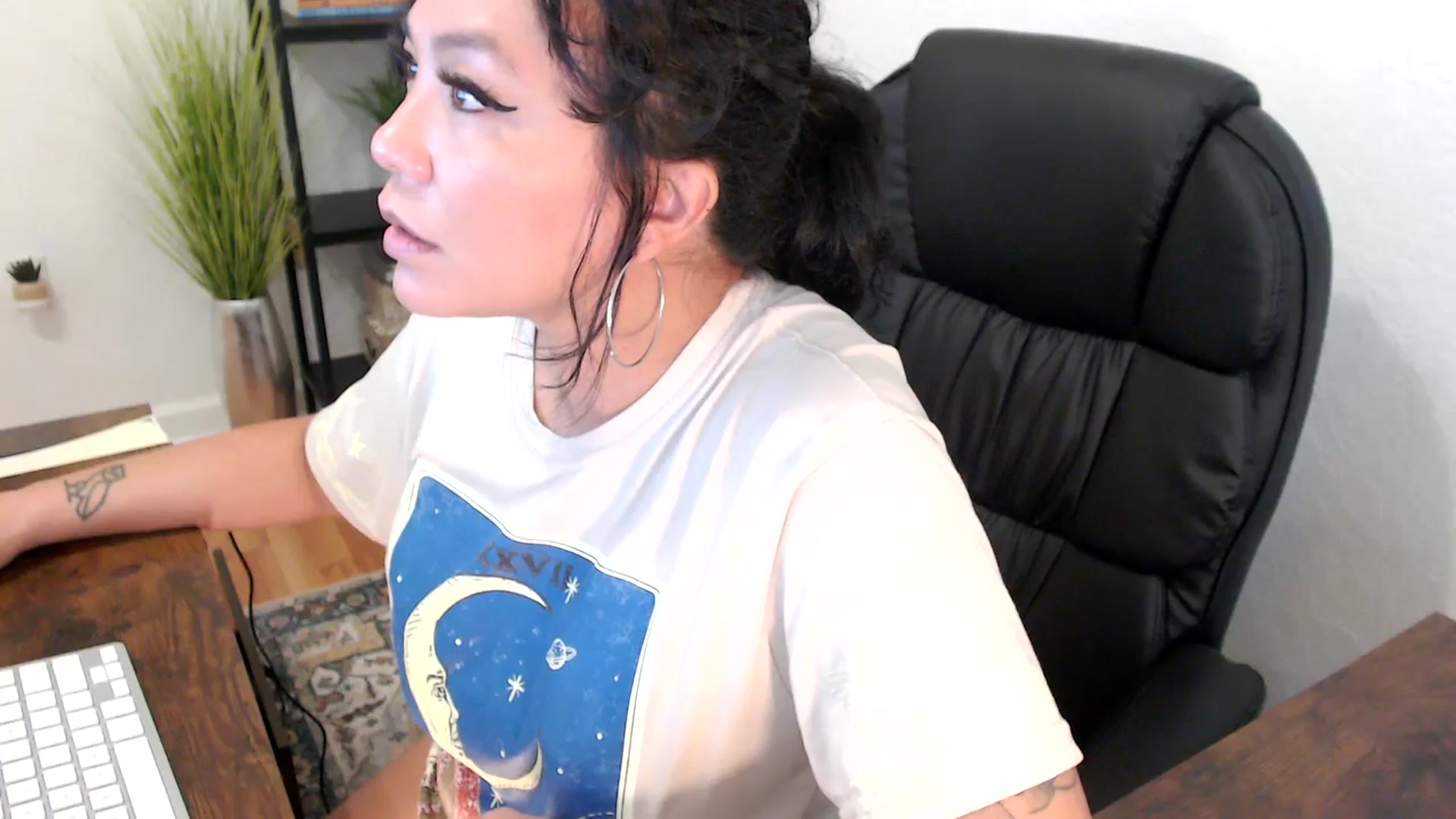 Gallery image thumbnail from MickaylaMinx's myfreecams stream on, 12/05/2024, 19:18 image 7 of 20