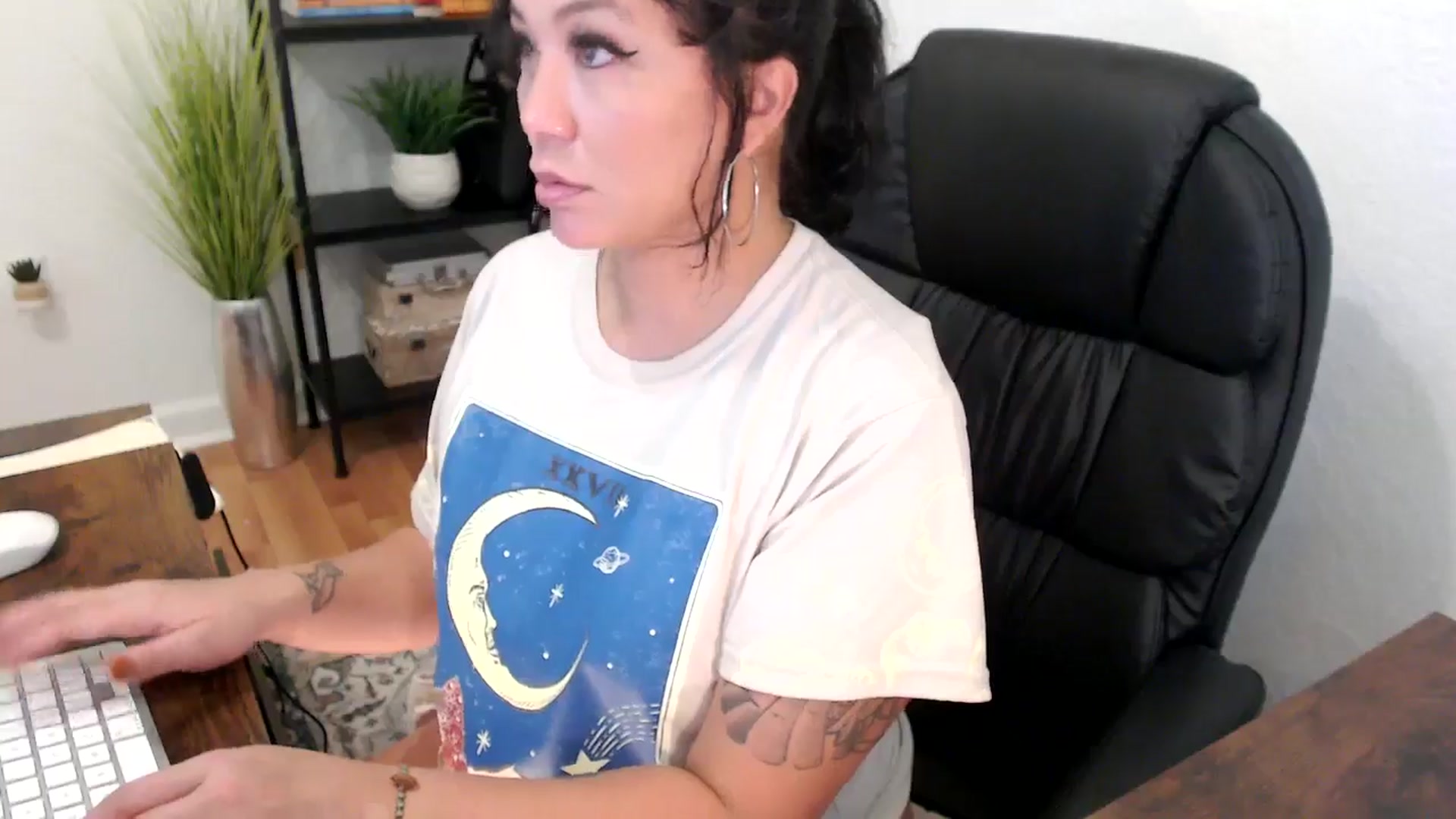 Gallery image thumbnail from MickaylaMinx's myfreecams stream on, 12/05/2024, 19:18 image 5 of 20