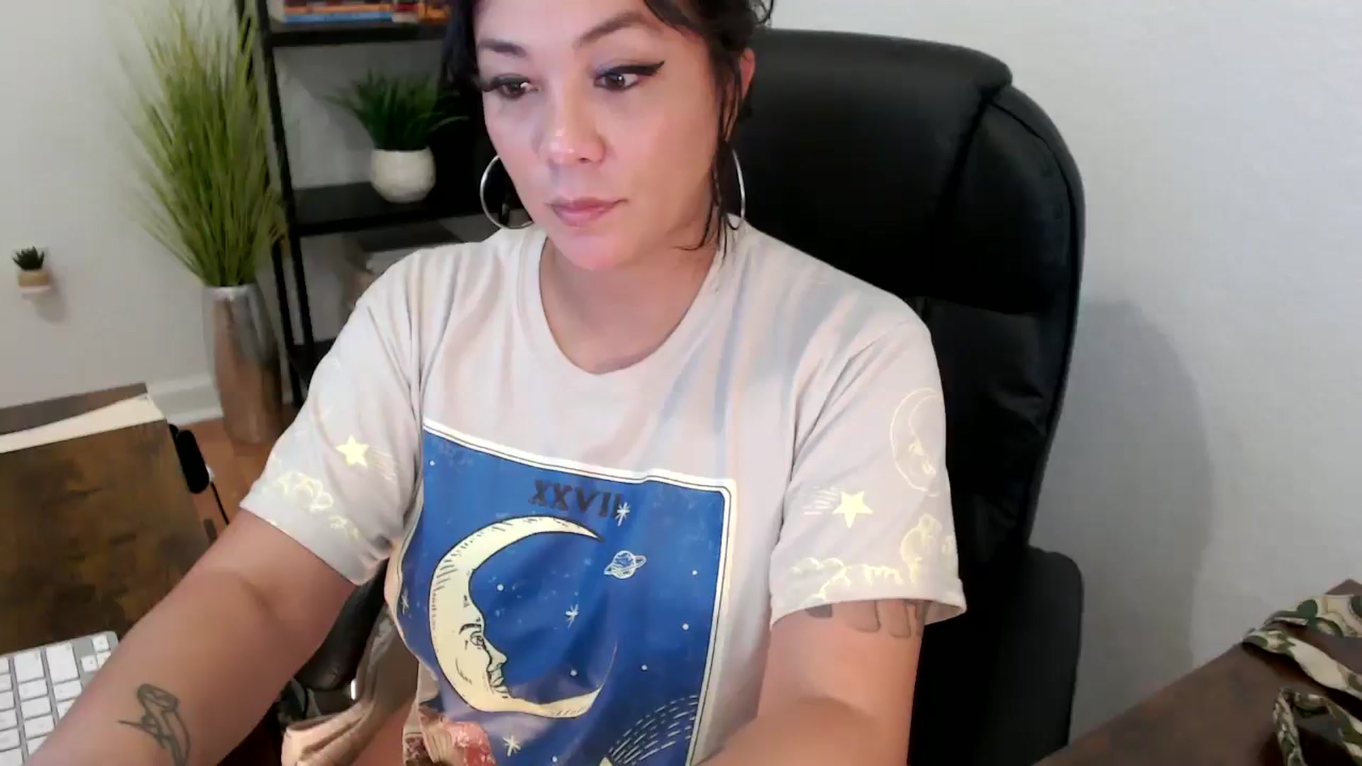 Gallery image thumbnail from MickaylaMinx's myfreecams stream on, 12/05/2024, 21:06 image 17 of 20