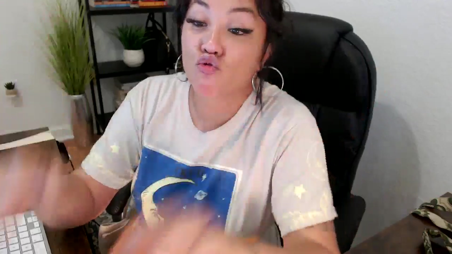 Gallery image thumbnail from MickaylaMinx's myfreecams stream on, 12/05/2024, 21:06 image 18 of 20