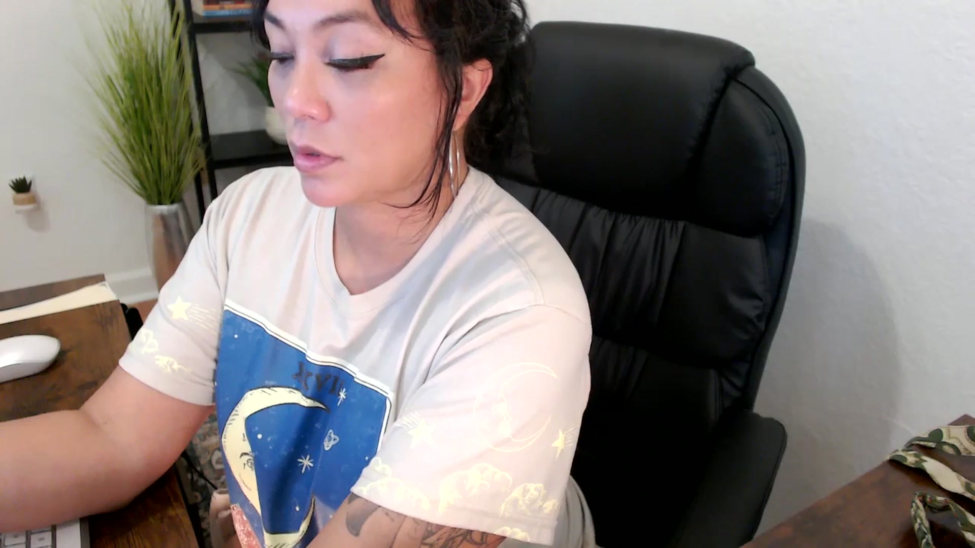 Gallery image thumbnail from MickaylaMinx's myfreecams stream on, 12/05/2024, 21:06 image 13 of 20