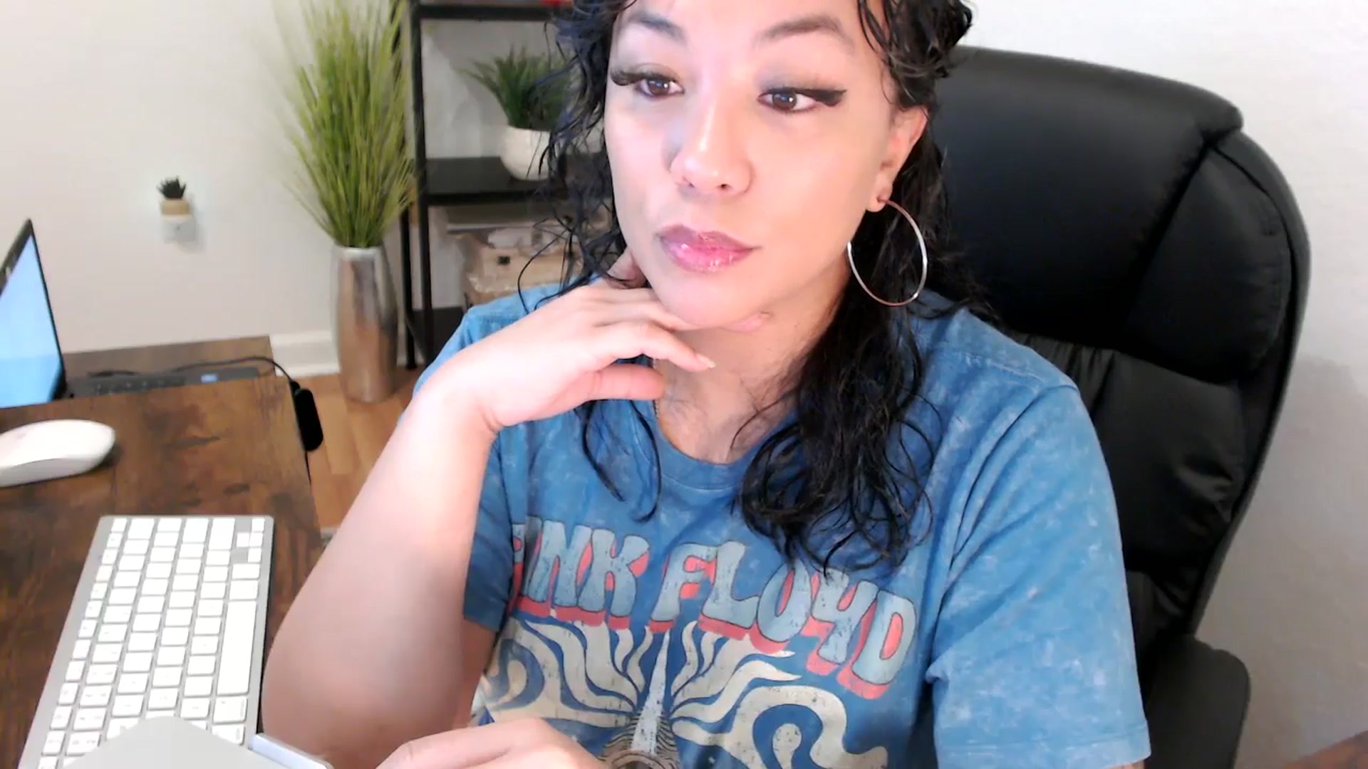 Gallery image thumbnail from MickaylaMinx's myfreecams stream on, 12/09/2024, 16:07 image 5 of 20