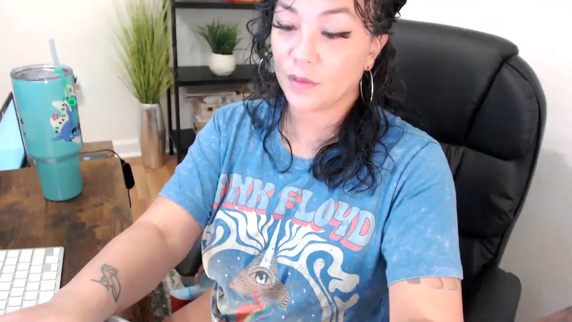 Gallery image thumbnail from MickaylaMinx's myfreecams stream on, 12/09/2024, 16:20 image 10 of 20