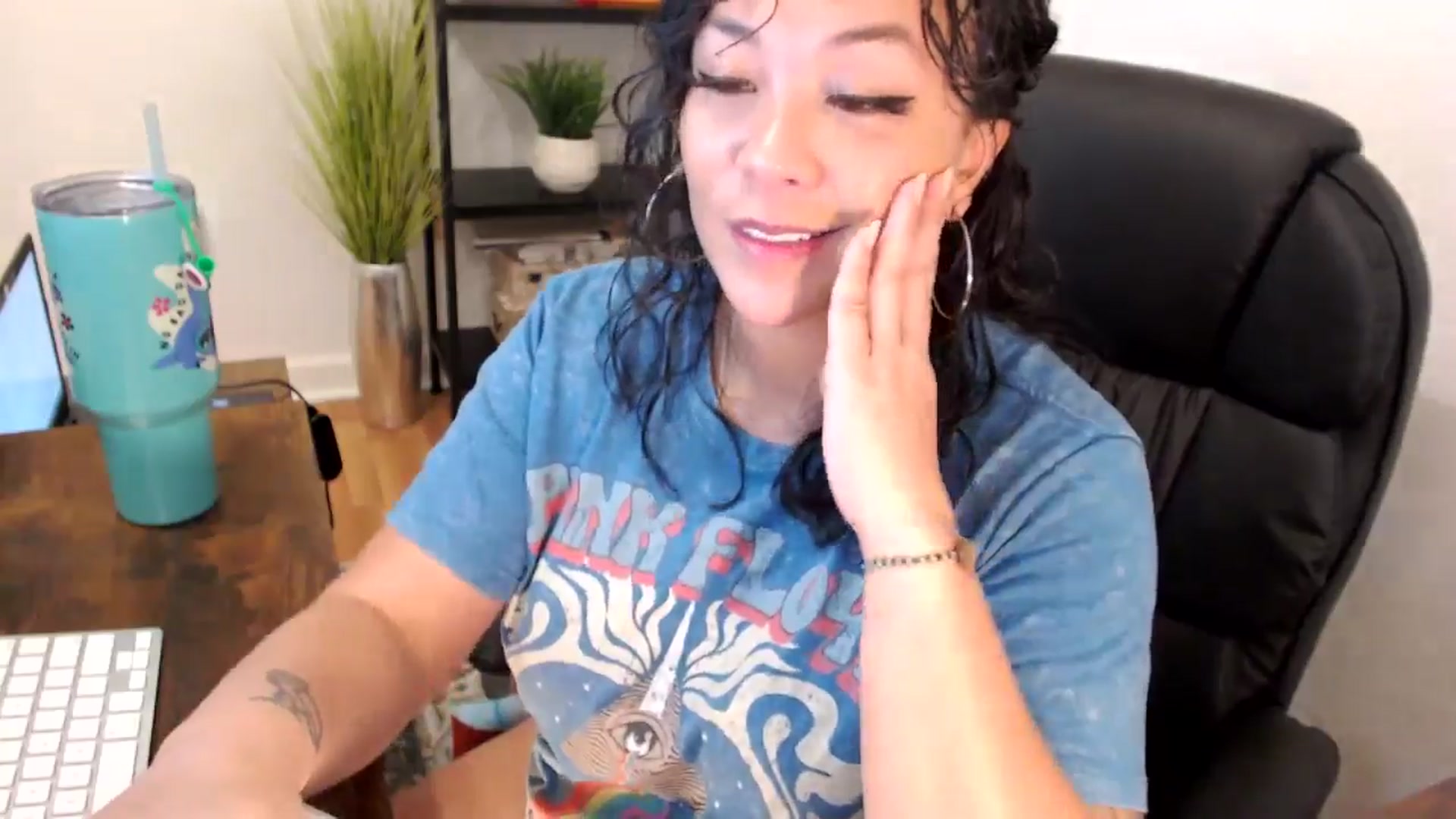 Gallery image thumbnail from MickaylaMinx's myfreecams stream on, 12/09/2024, 16:20 image 3 of 20