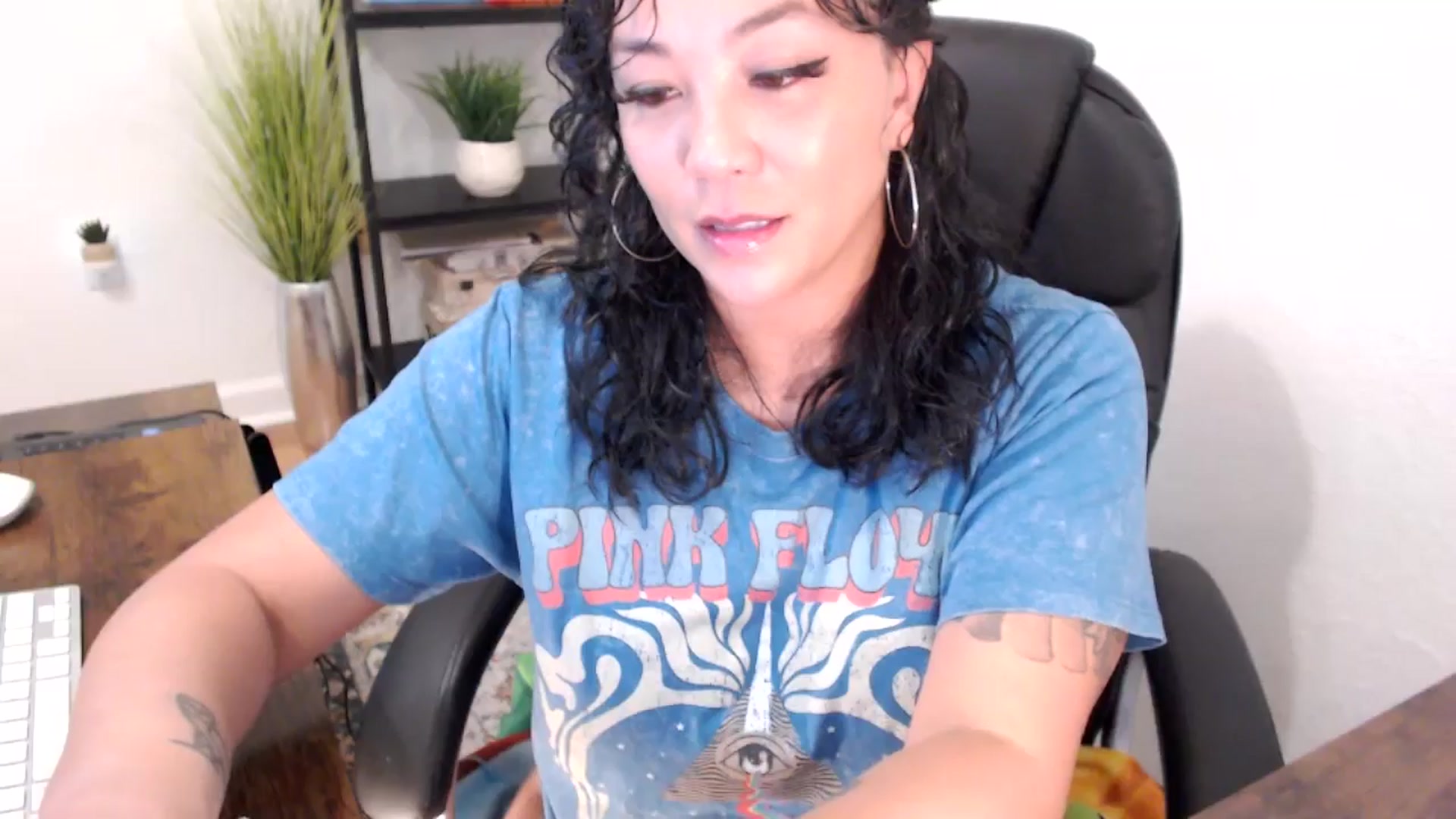 Gallery image thumbnail from MickaylaMinx's myfreecams stream on, 12/09/2024, 17:37 image 5 of 20