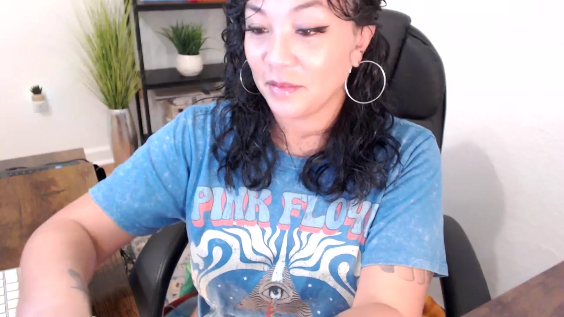Gallery image thumbnail from MickaylaMinx's myfreecams stream on, 12/09/2024, 17:37 image 8 of 20