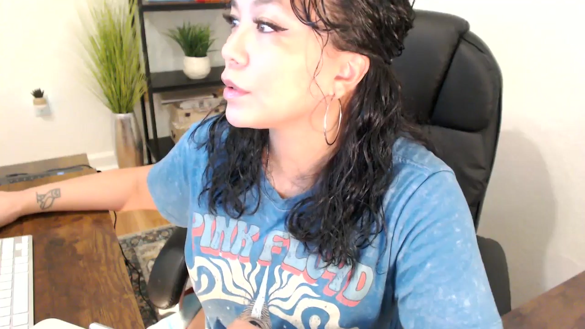 Gallery image thumbnail from MickaylaMinx's myfreecams stream on, 12/09/2024, 17:37 image 3 of 20