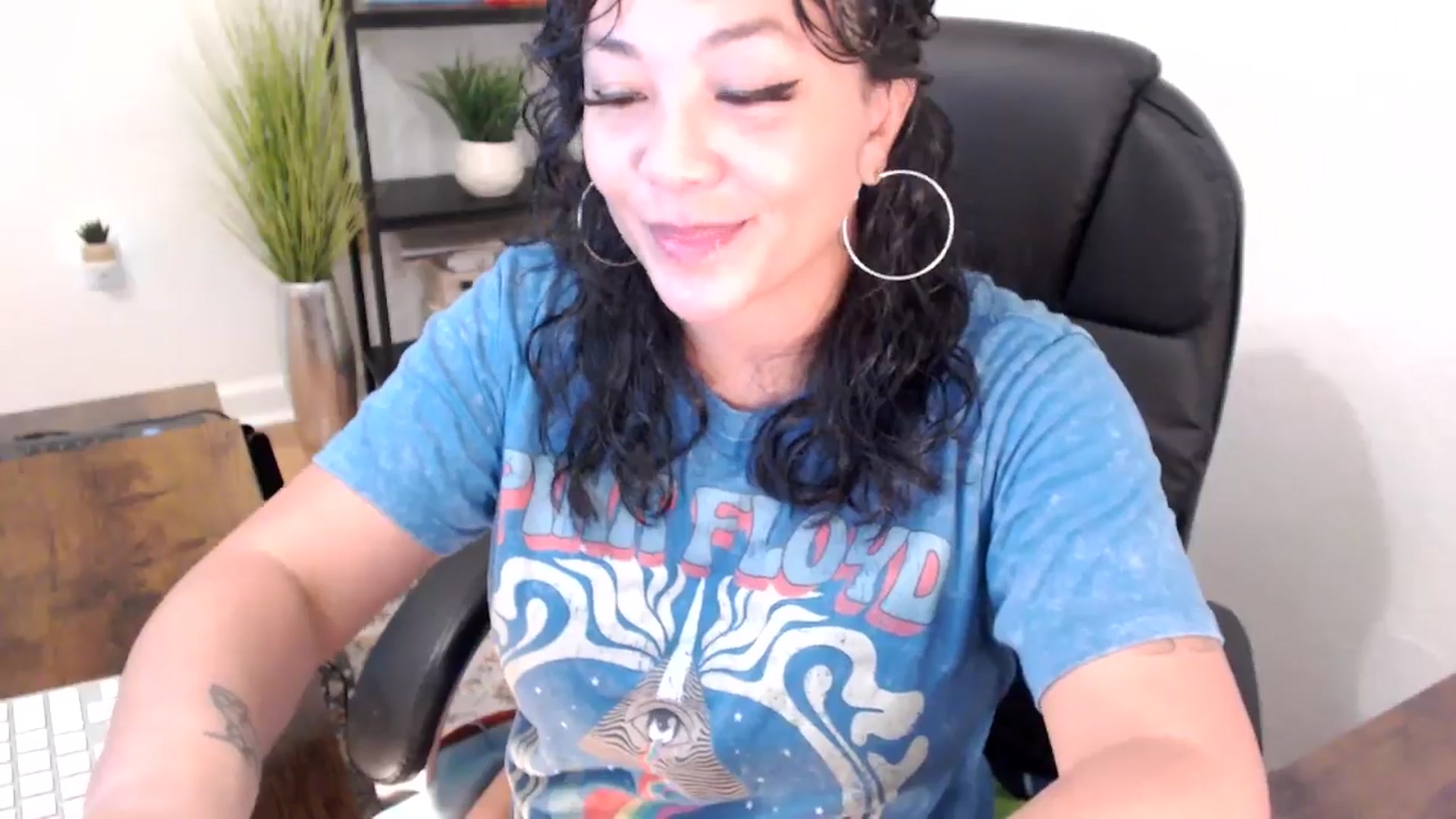 Gallery image thumbnail from MickaylaMinx's myfreecams stream on, 12/09/2024, 17:37 image 11 of 20
