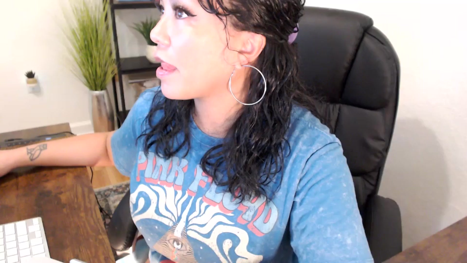 Gallery image thumbnail from MickaylaMinx's myfreecams stream on, 12/09/2024, 17:37 image 7 of 20