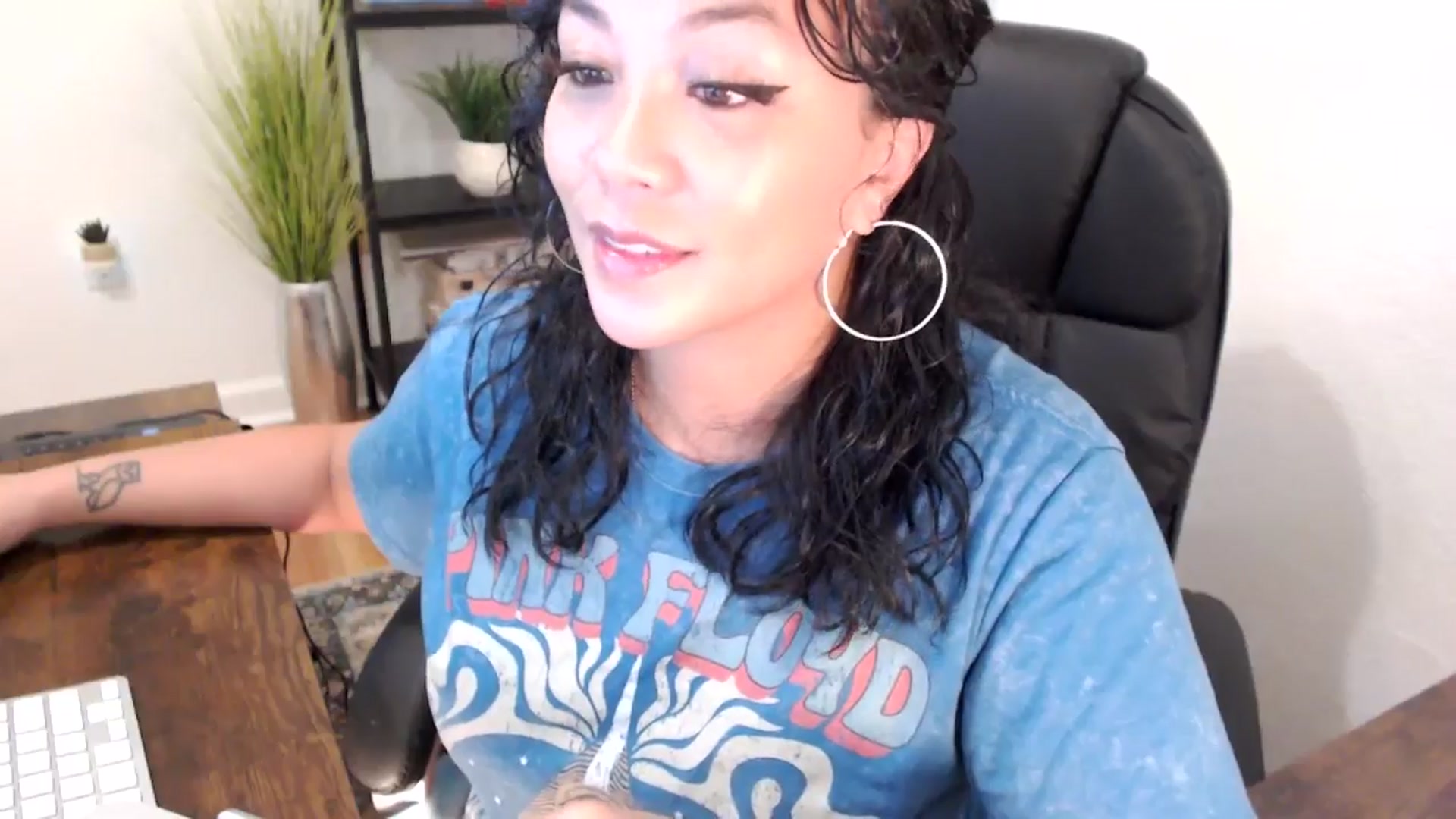 Gallery image thumbnail from MickaylaMinx's myfreecams stream on, 12/09/2024, 17:37 image 9 of 20