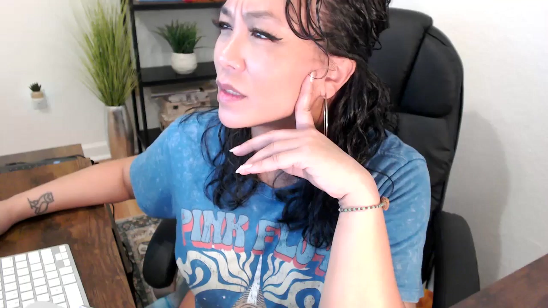 Gallery image thumbnail from MickaylaMinx's myfreecams stream on, 12/09/2024, 18:41 image 10 of 20